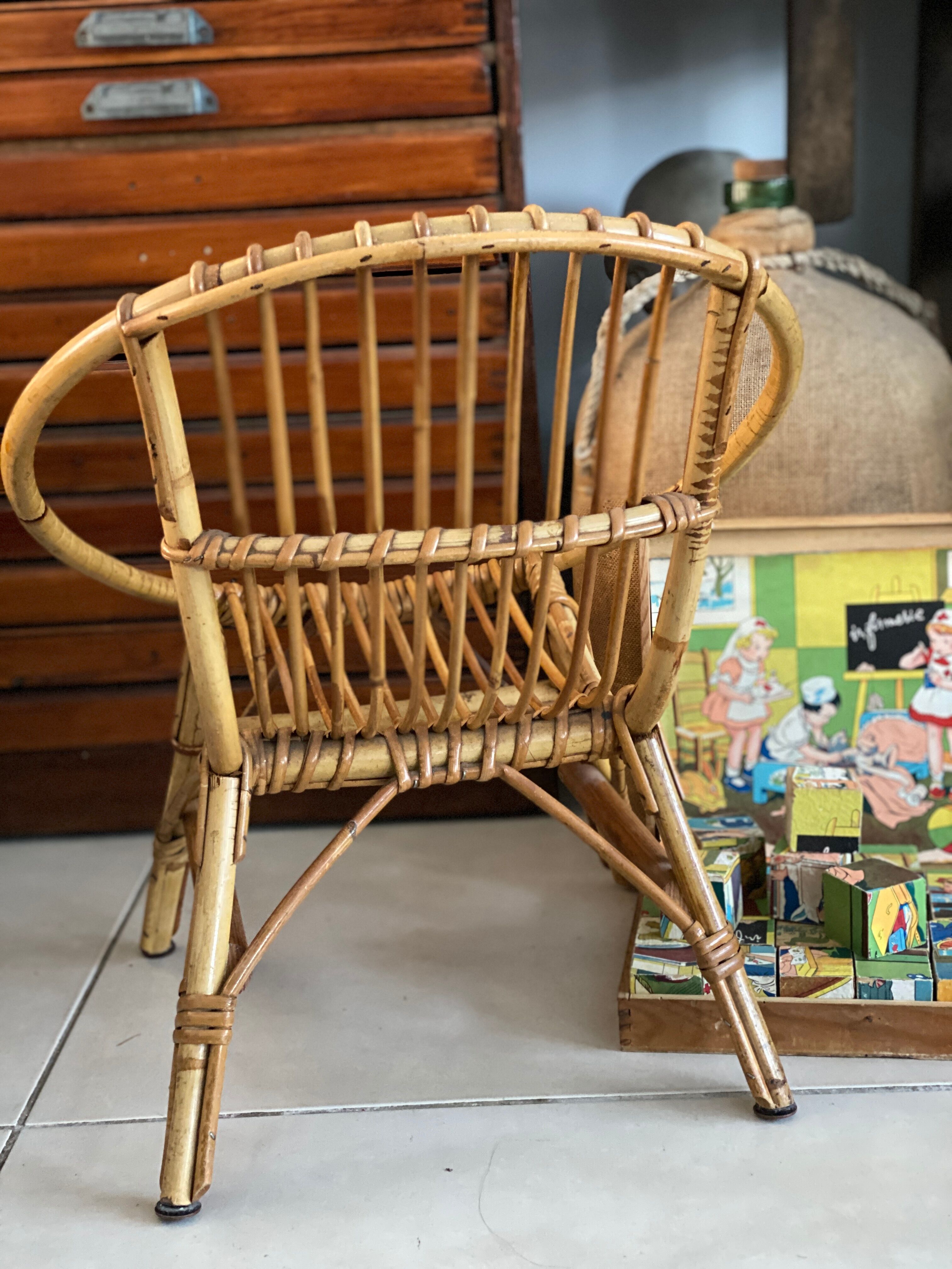 Fauteuil coquille rotin enfant