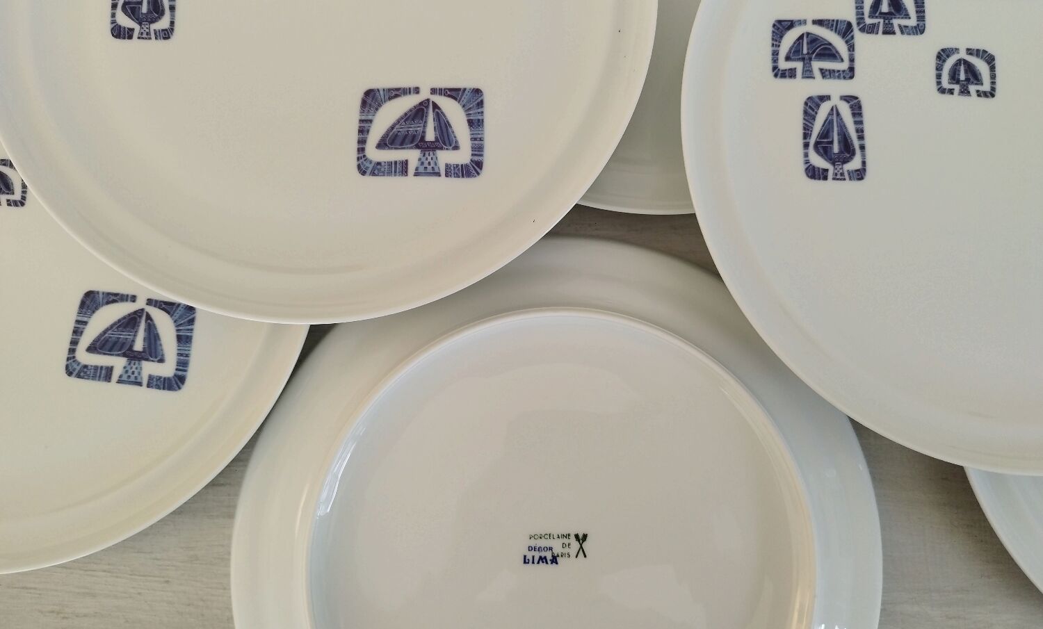 Flat plates in Paris porcelain decor Lima