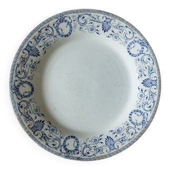 Lot de 7 assiettes en faïence Creil et Montereau