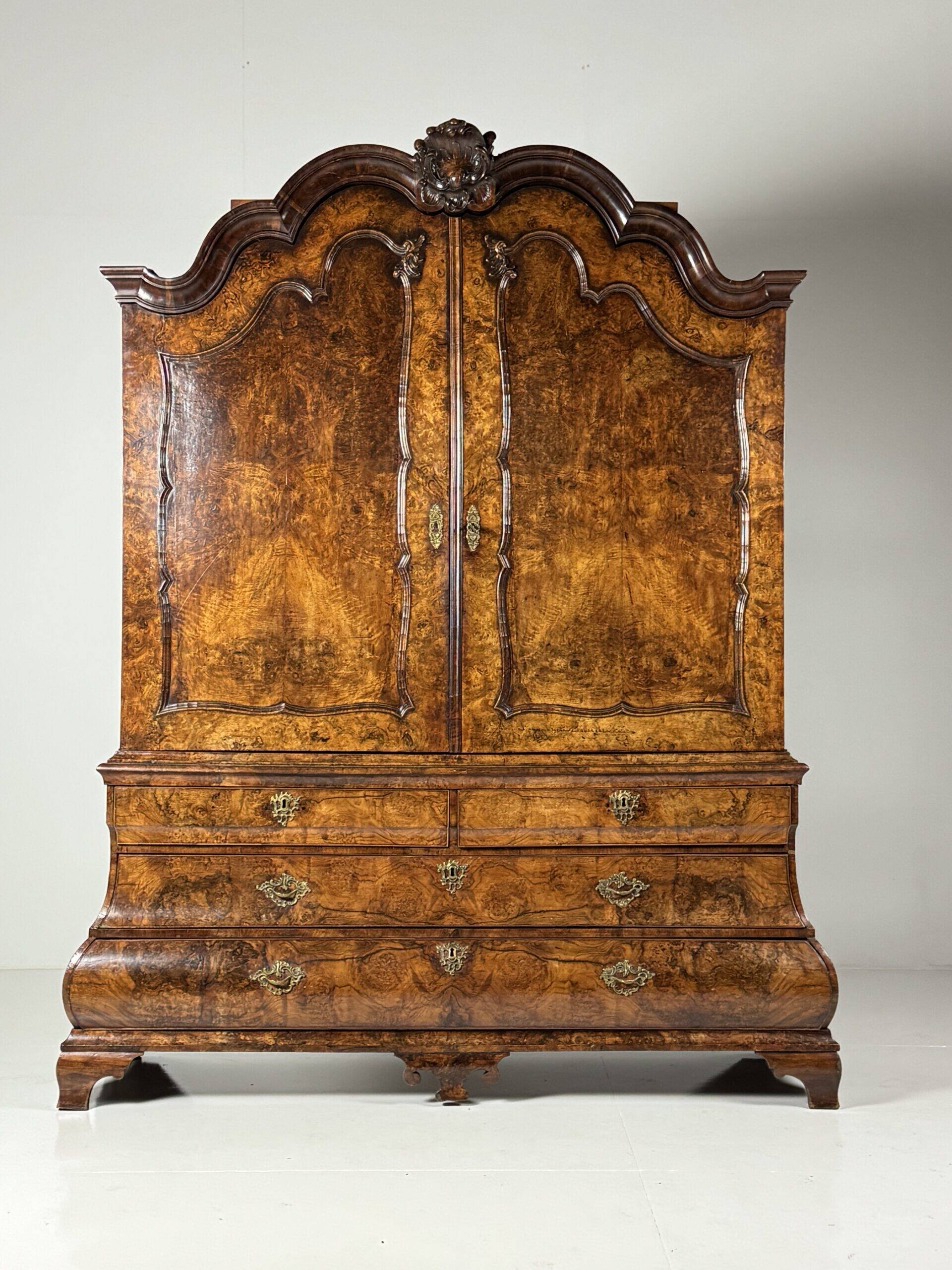 Dutch burr walnut cabinet ca. 1740
