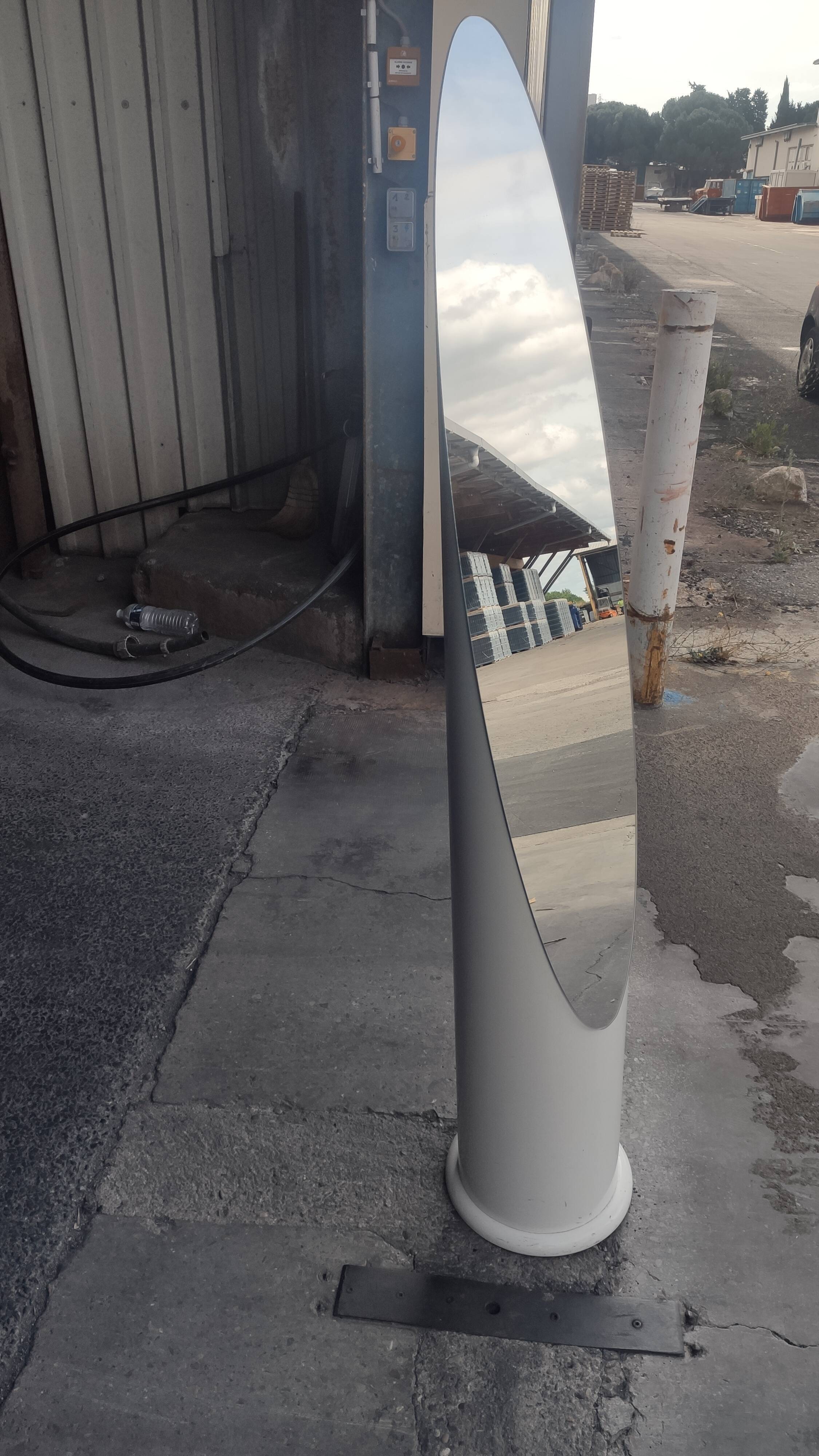 Lipstick floor mirror