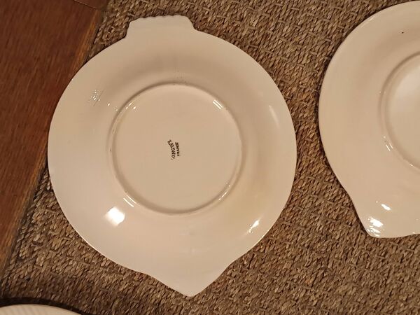 Lot de 8 assiettes de poisson barbotine faience Longwy rose poudré