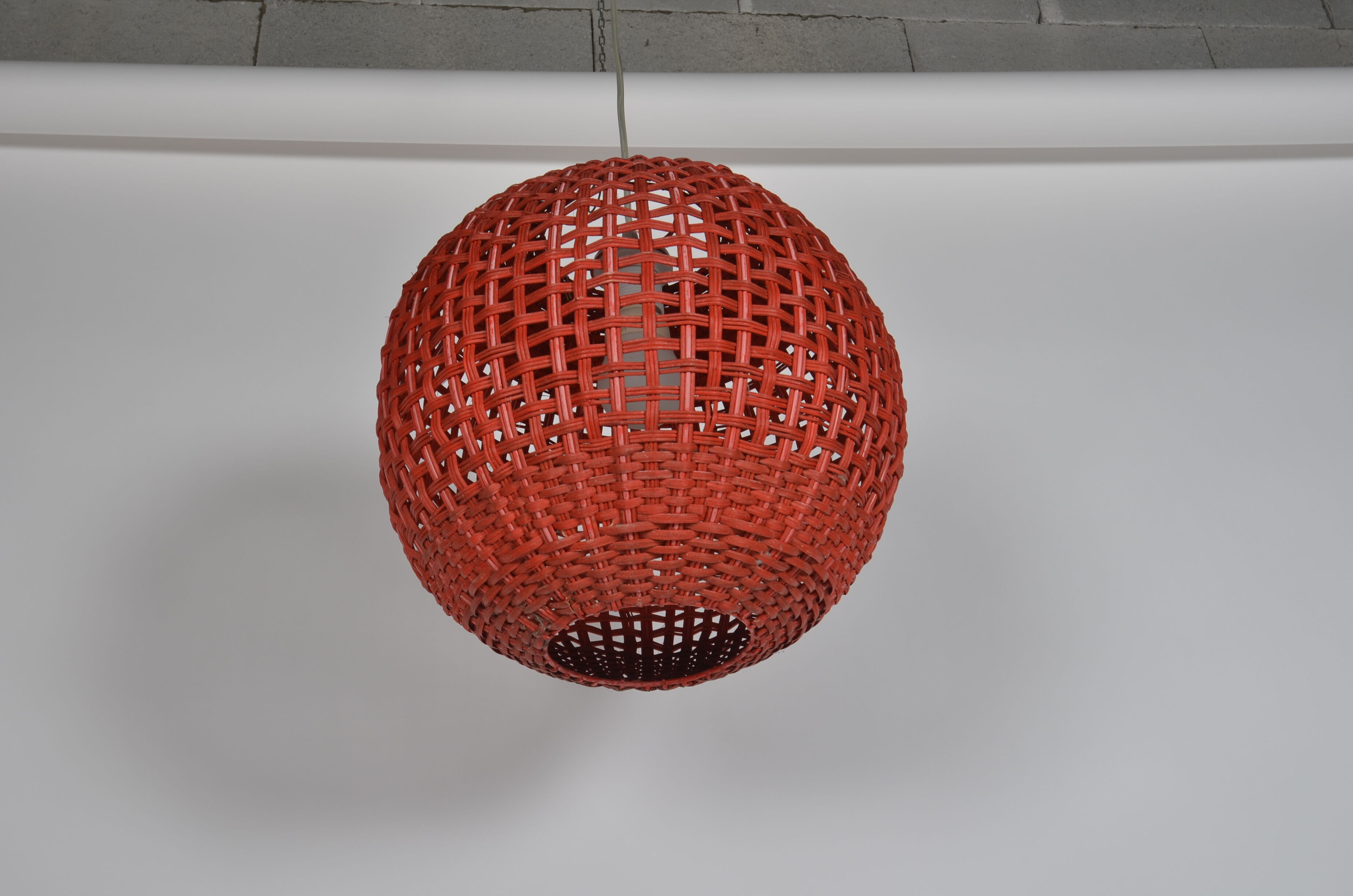 Rattan ball suspension