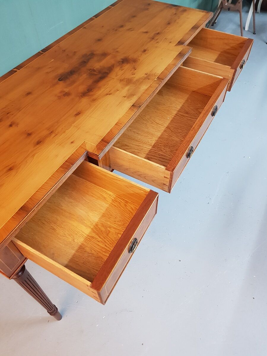 Classic english Taxus veneer wall table