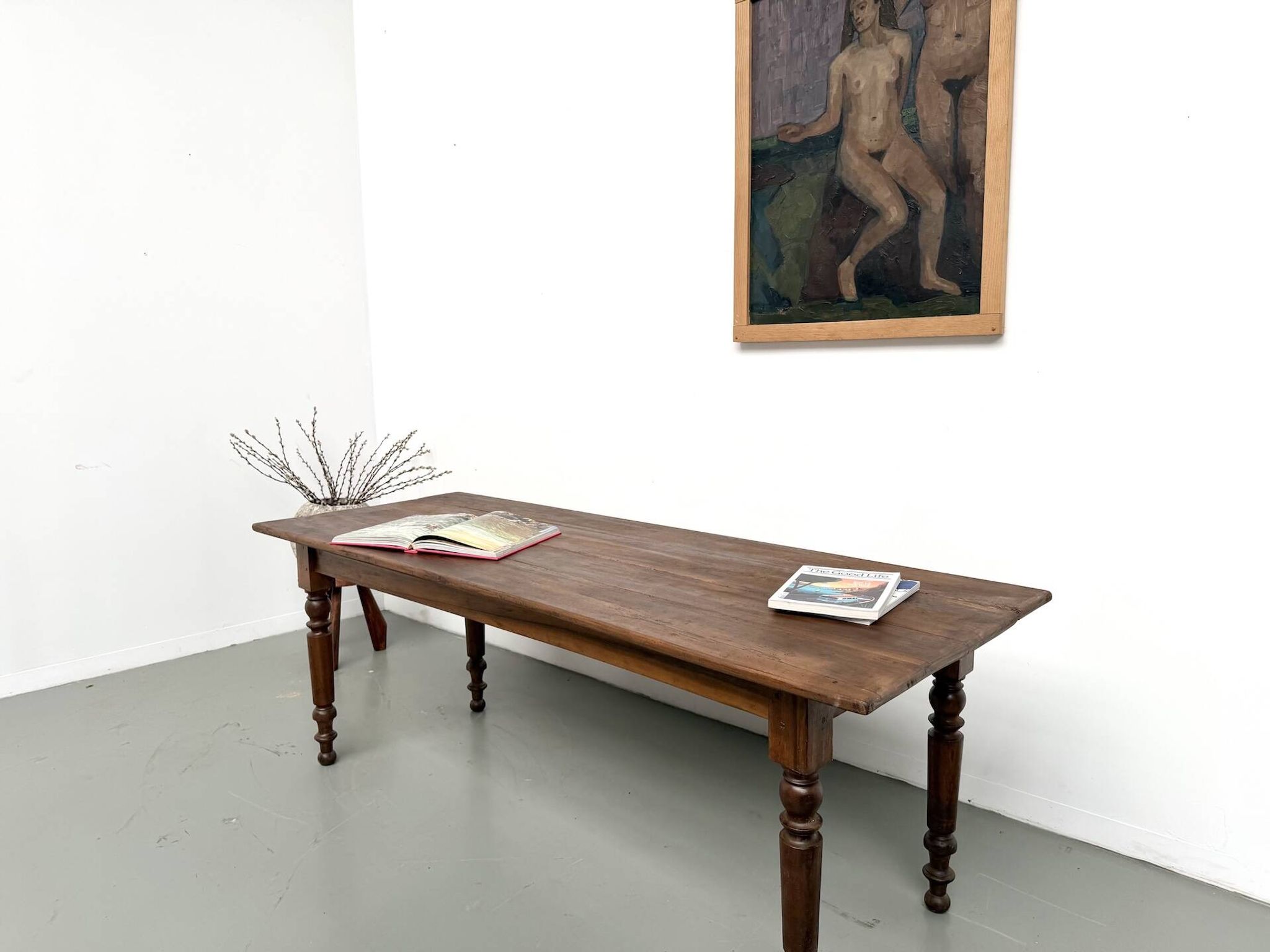 Table de ferme en noyer massif, pieds tournés, 1920