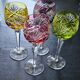 4 verres à vin en cristal taillé coloré