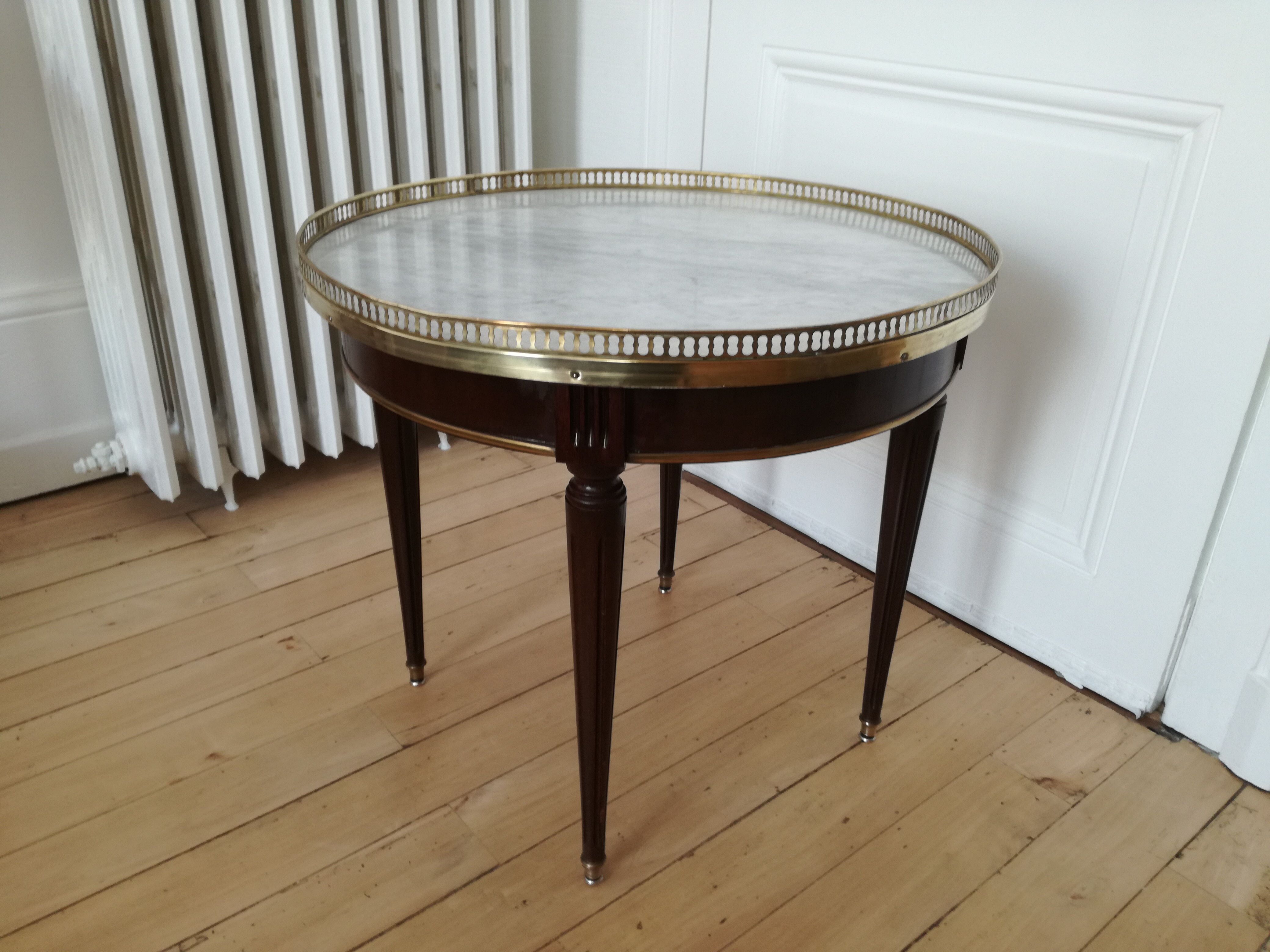 Louis XVI-style hot water table