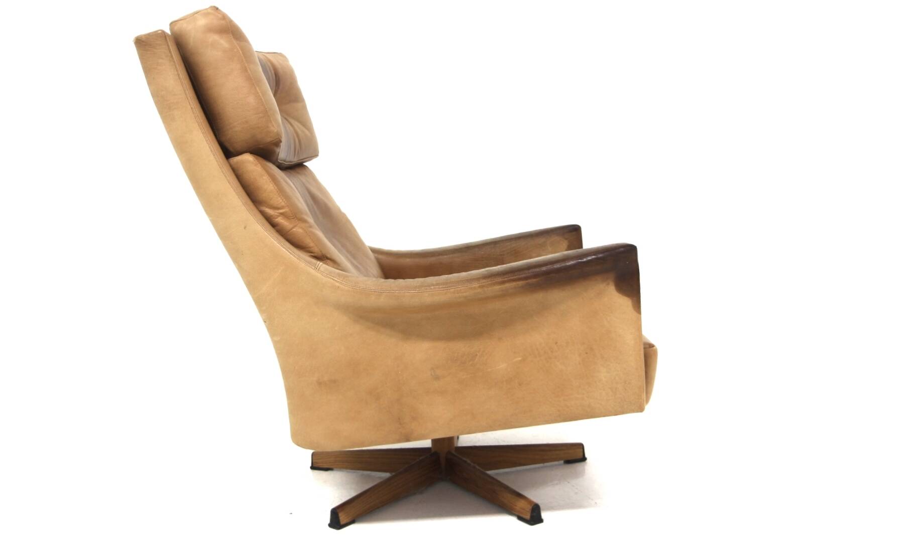 Scandinavian rotating leather armchair, Swivel chair, "Minerva", Torbjørn Afdal, Sweden, 1960