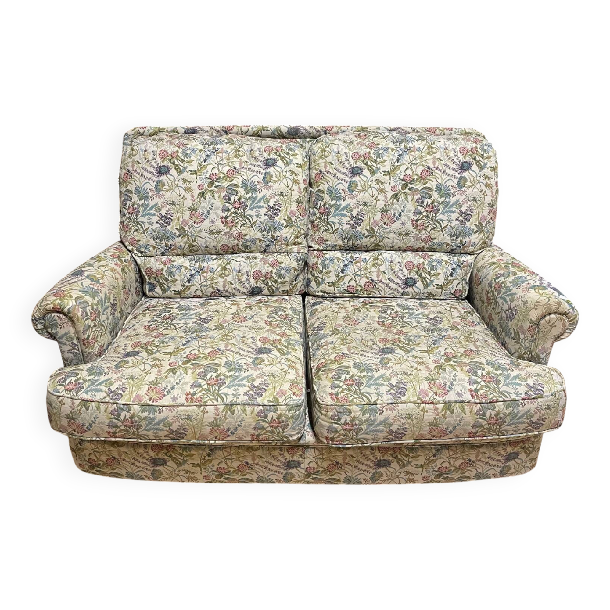 Flowered canapé in chic Grandmother style