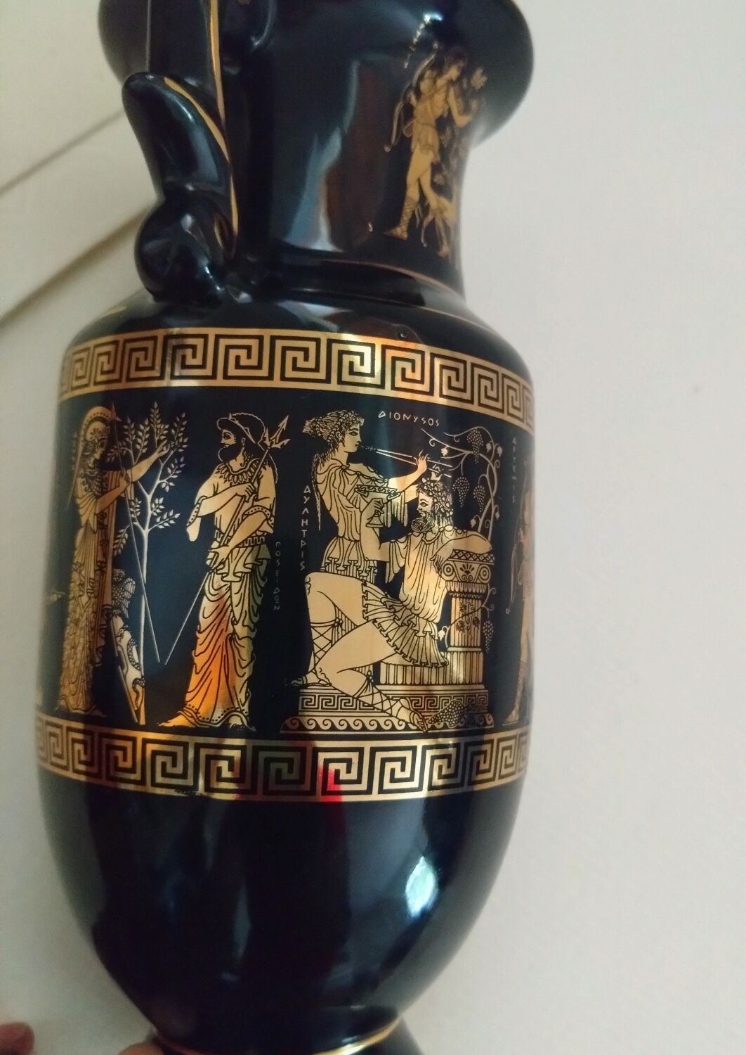 Petit vase noir et or