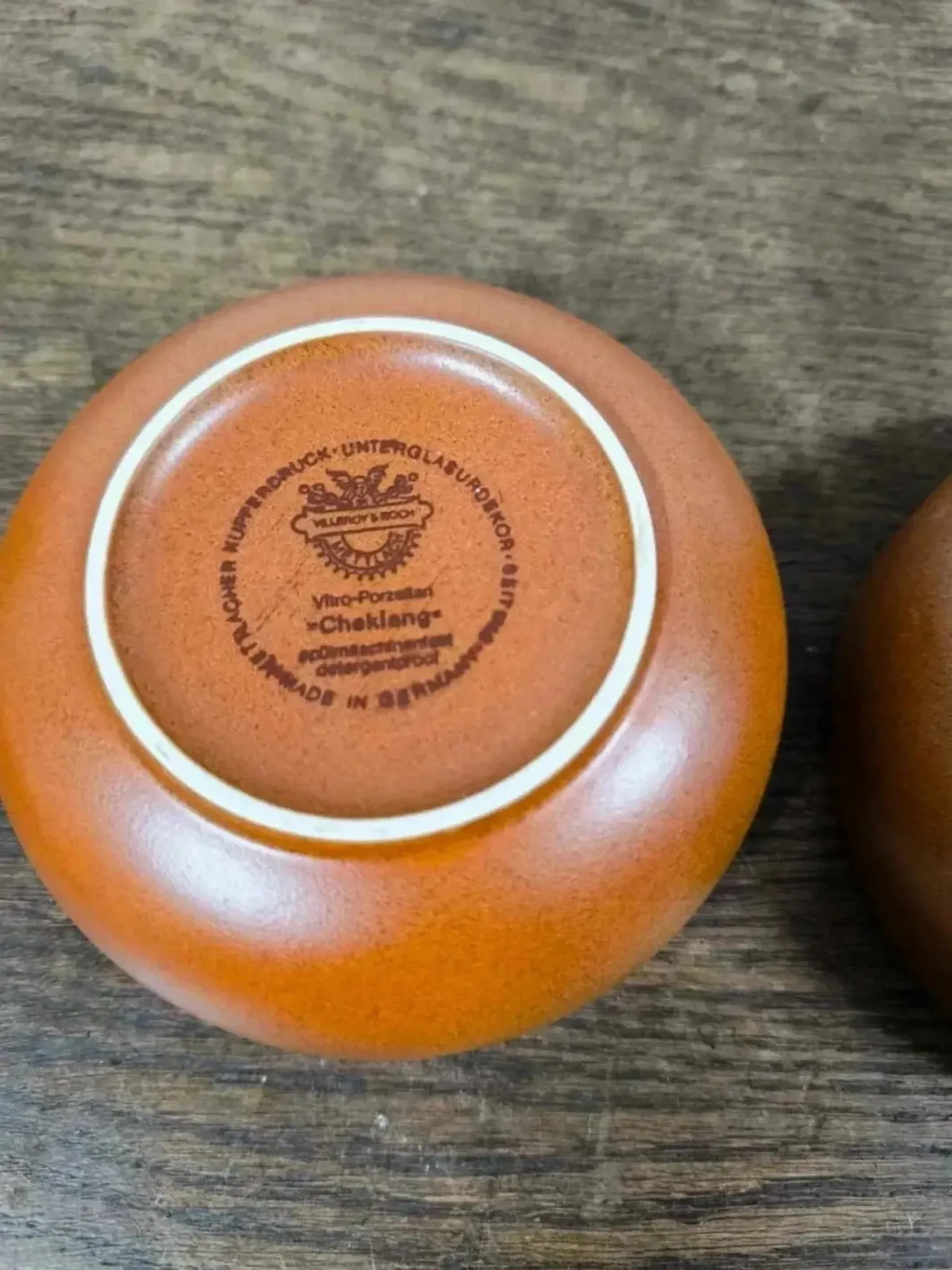 Set of 2 Villeroy and Boch Chekiang bowls.