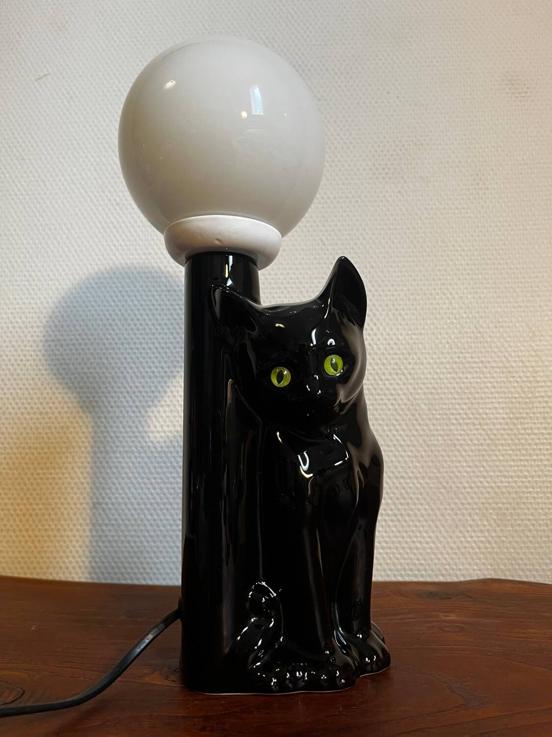 Cat lamp with opaline globe from the 80s