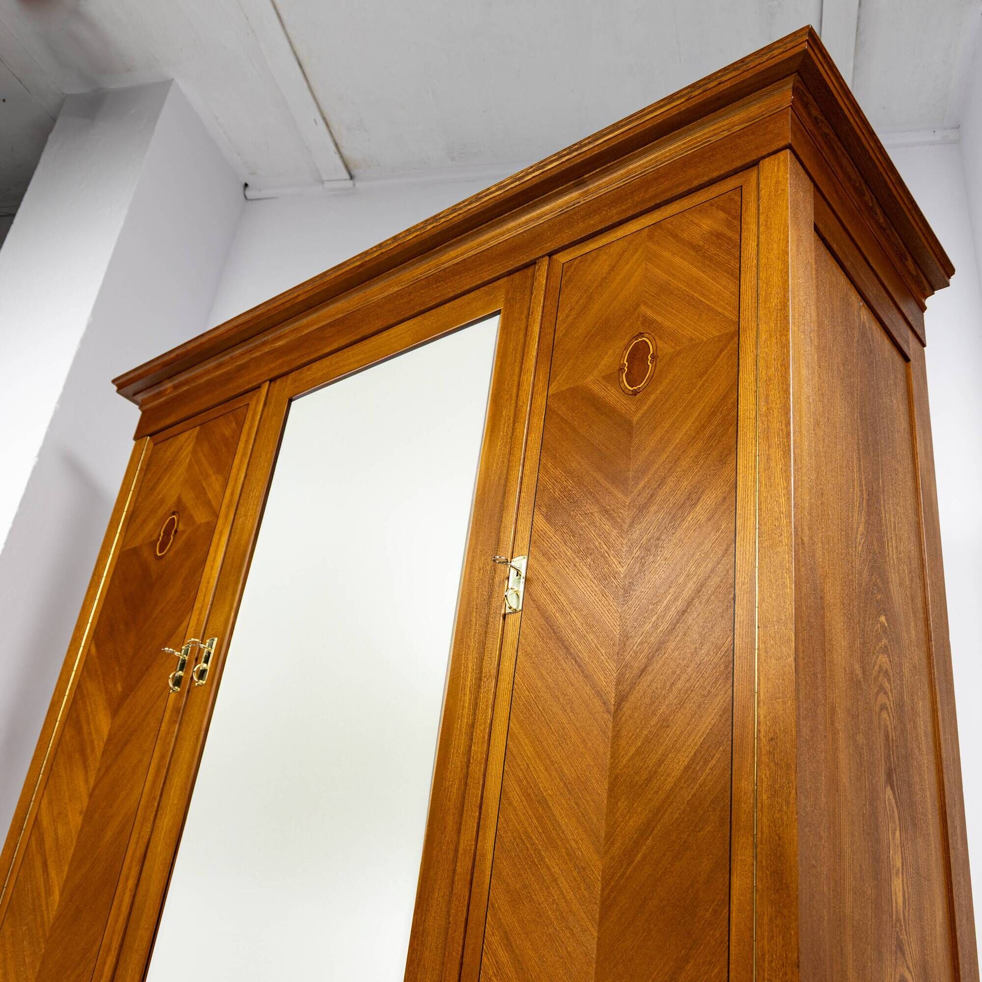 Large Art Nouveau cabinet in marquetry oak 1918-1930