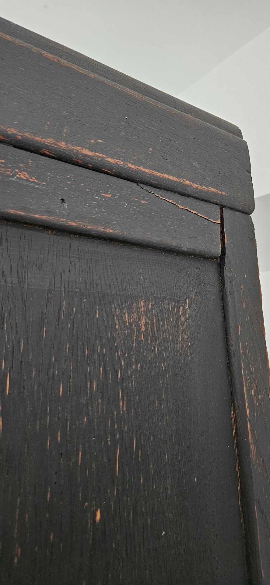 Ancienne Armoire parisienne d’école bois chêne noir