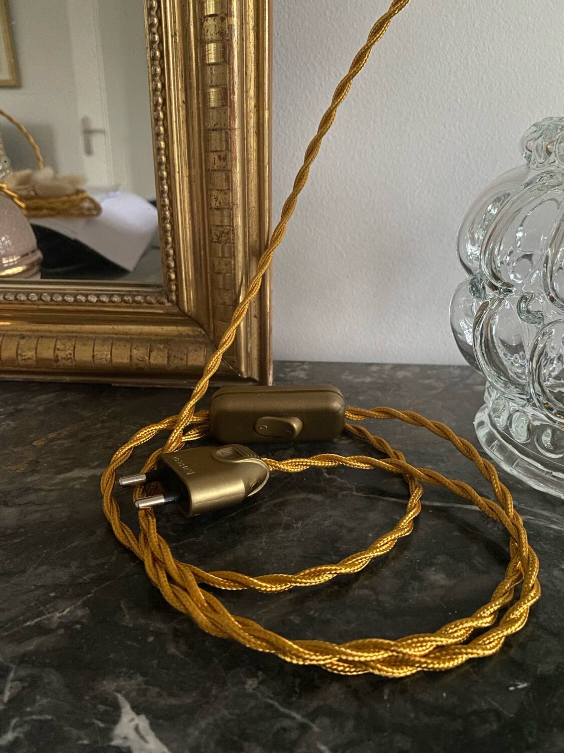 Suspension with vintage glass globe