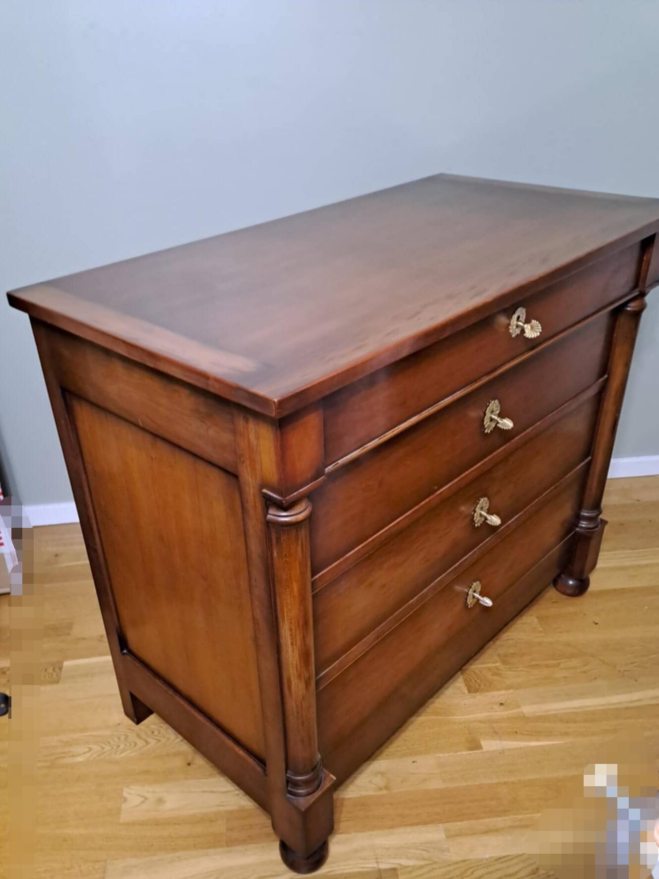Mahogany chest of drawers