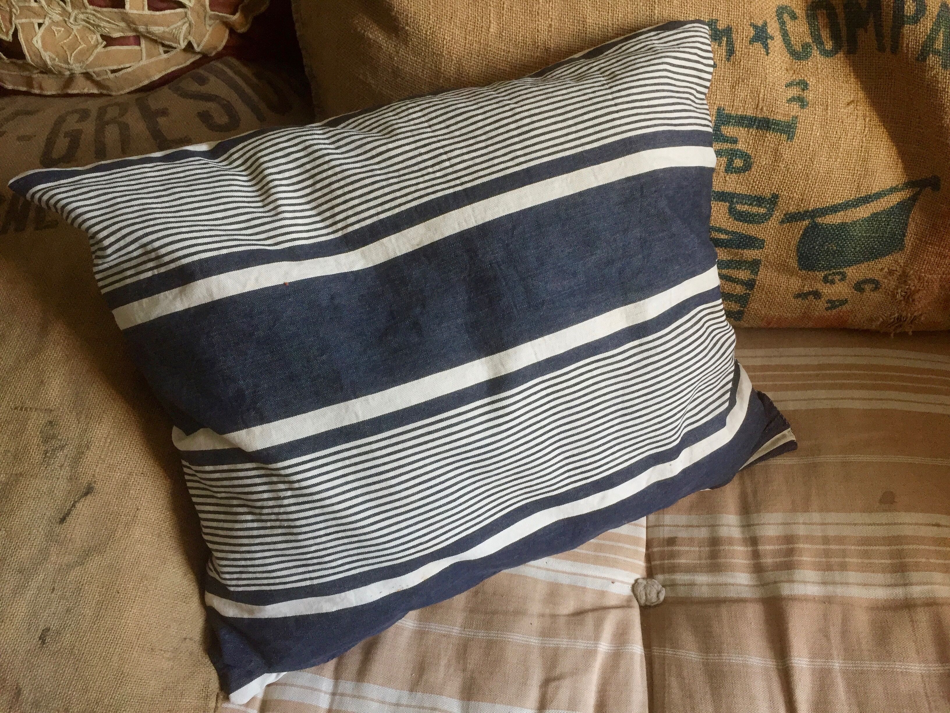 Coussin en toile à matelas ancienne