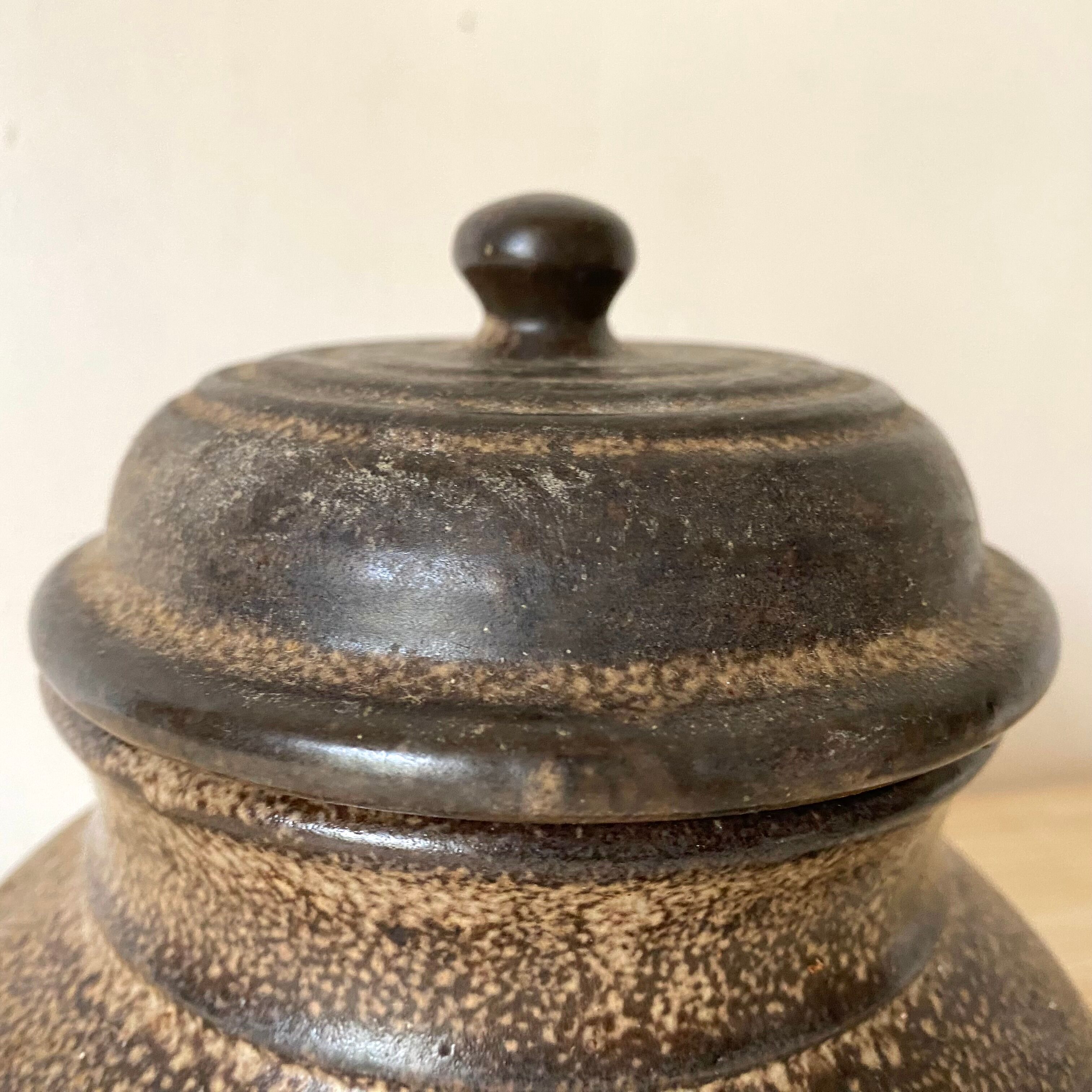 Stoneware pot for onions, garlic, shallots