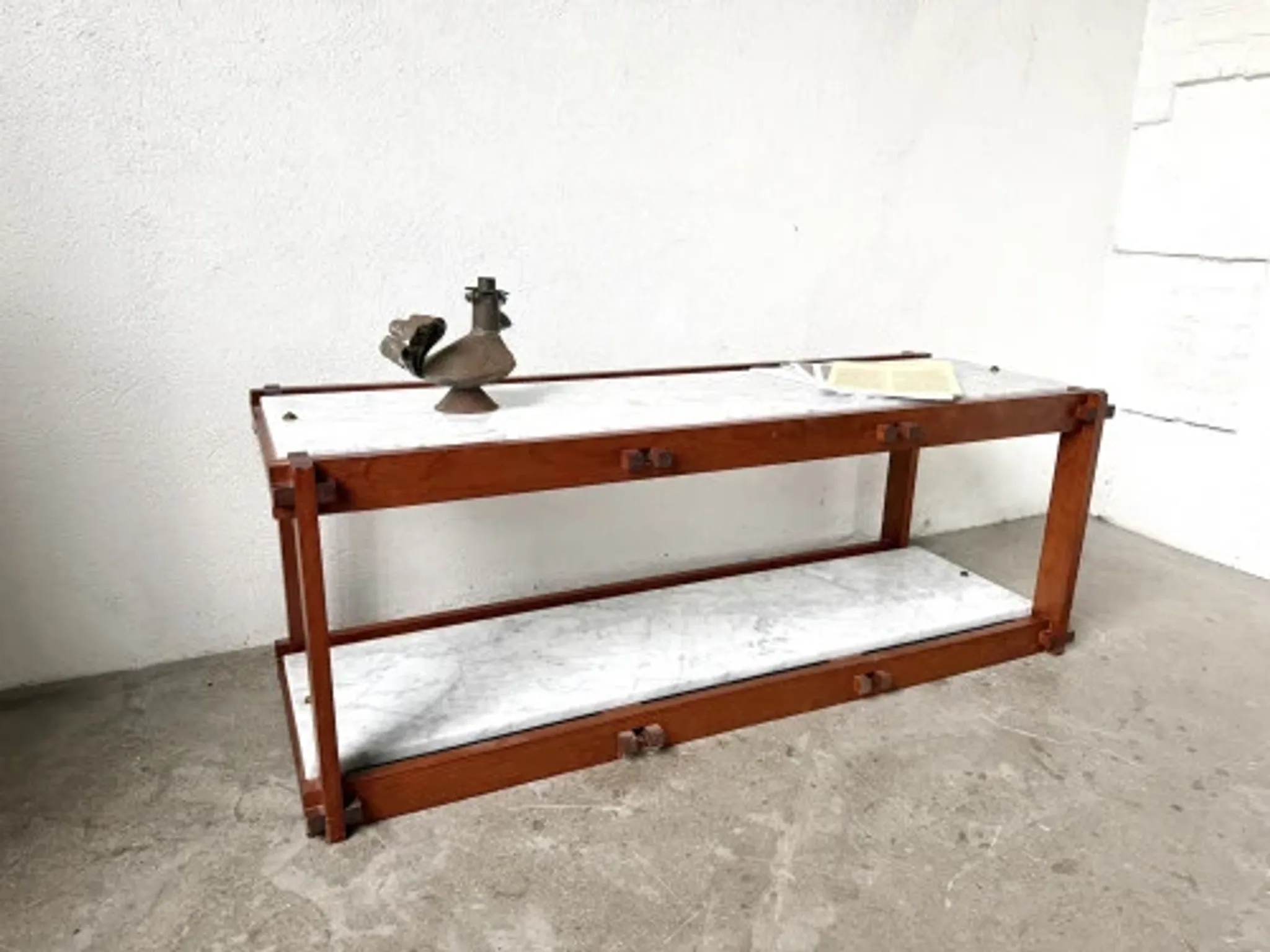 Italian modernist shelf in teak and Carrara marble, 1950s