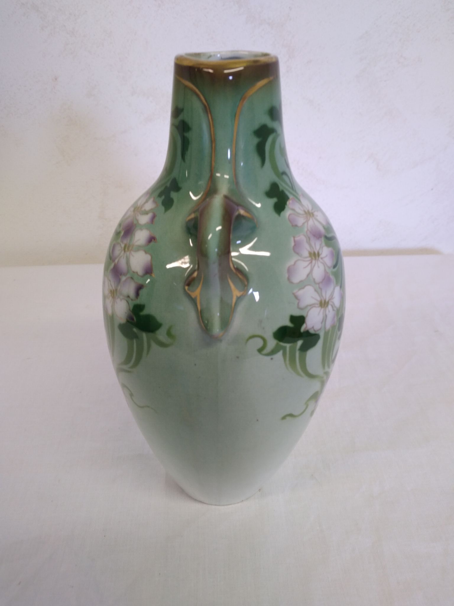 Saint-Amand hamage earthenware vase