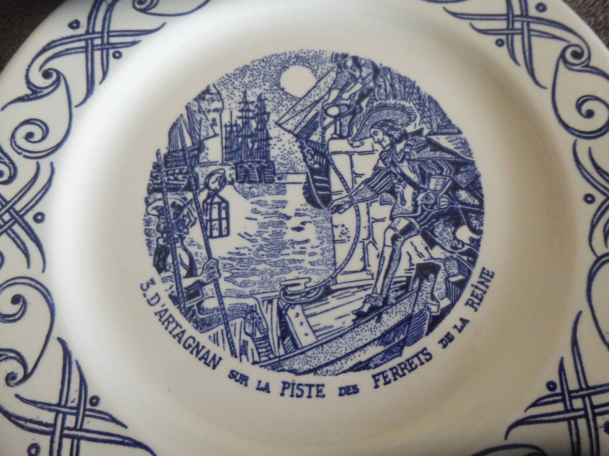 4 assiettes publicitaires Yoplait- Les 3 mousquetaires