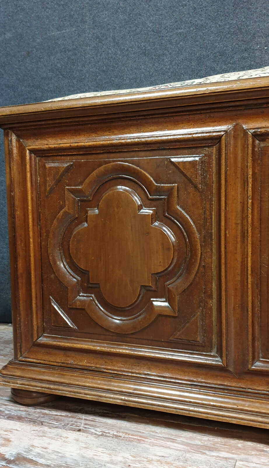 bench footboard louis XIII Bourguignon in solid walnut