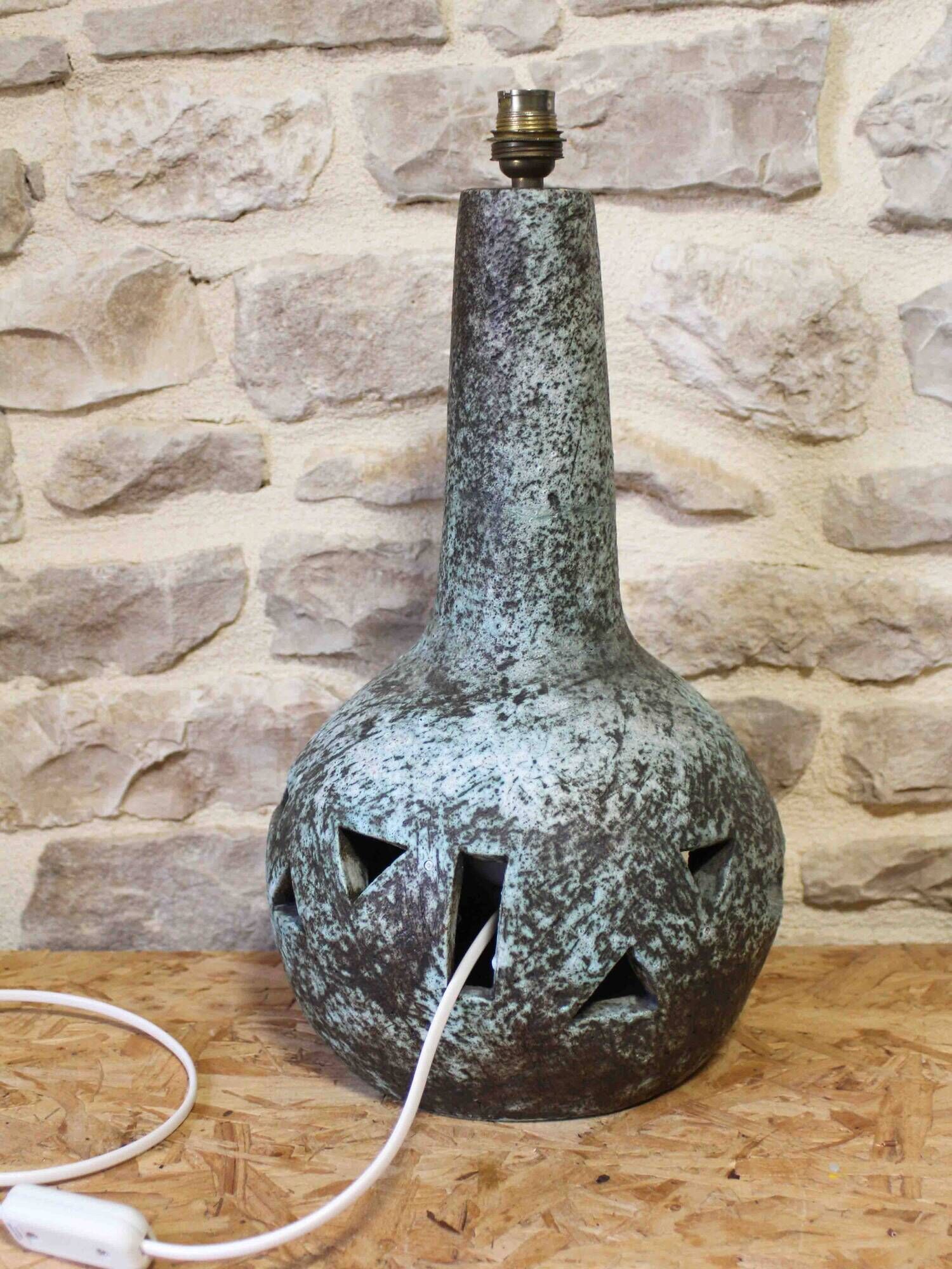Large ceramic lamp base with dual lighting