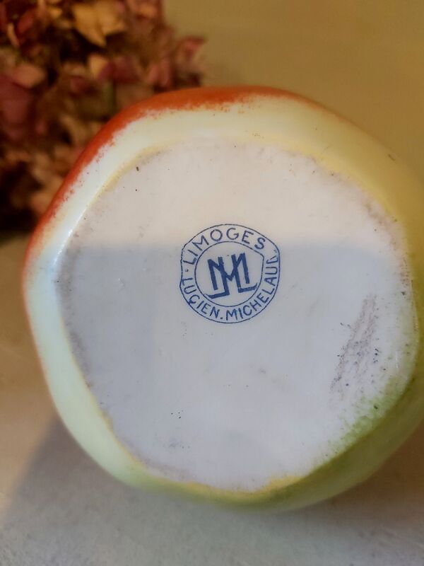 Set théière de Lucien Michelaud pour Limoges en forme de pomme