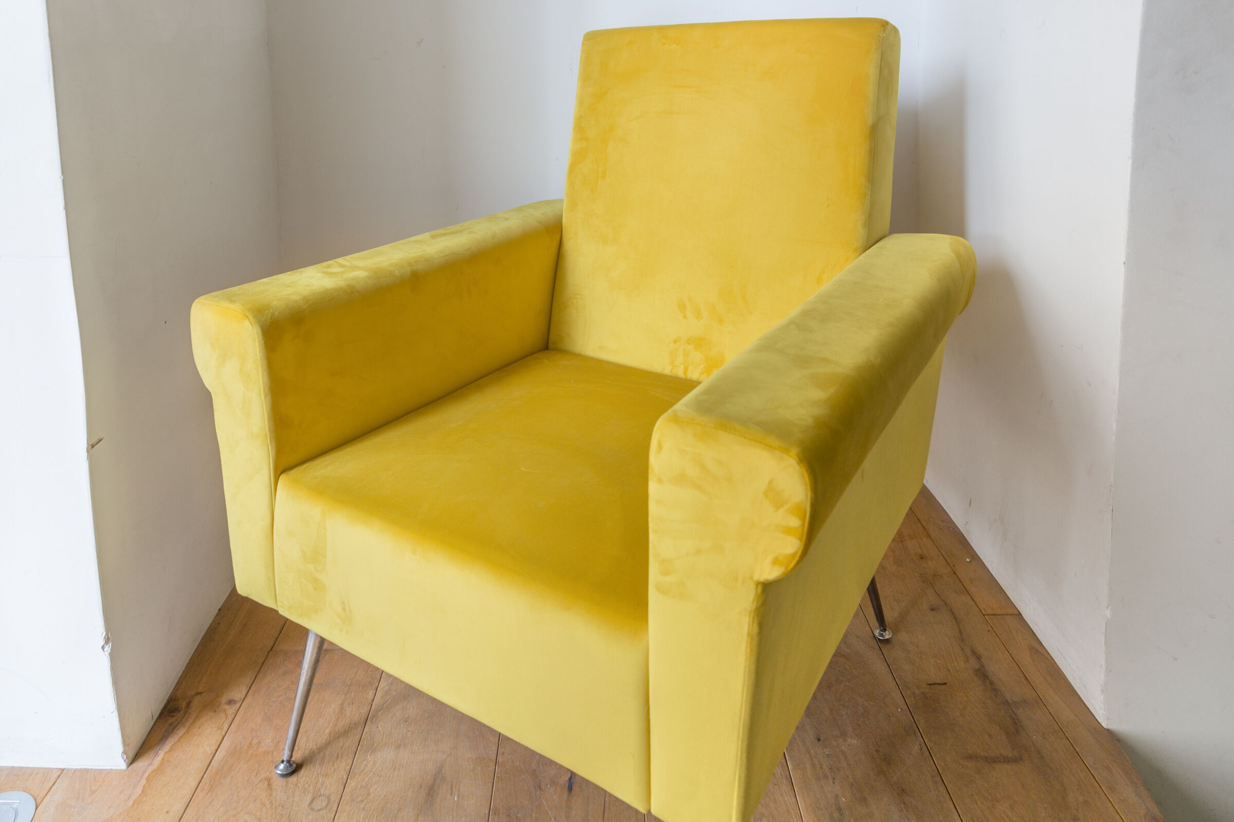 Italian Chair 1950 in Velvet yellow
