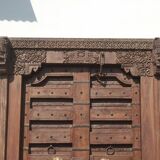 Indian door in old teak piece and patina of origin