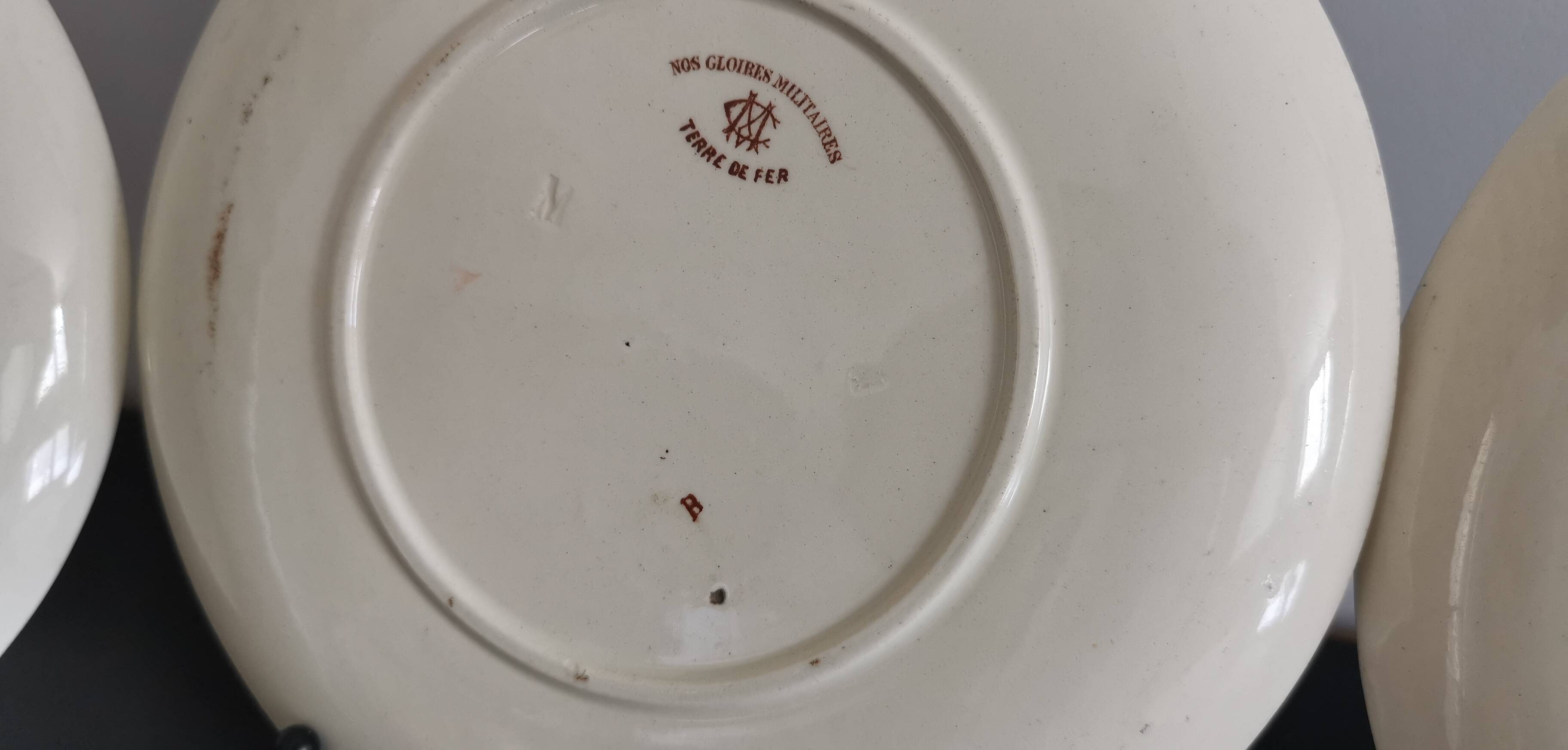 3 assiettes en faïence Creil et Montereau