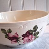 Very pretty soup tureen from Gien model "Chinon" in very good condition.