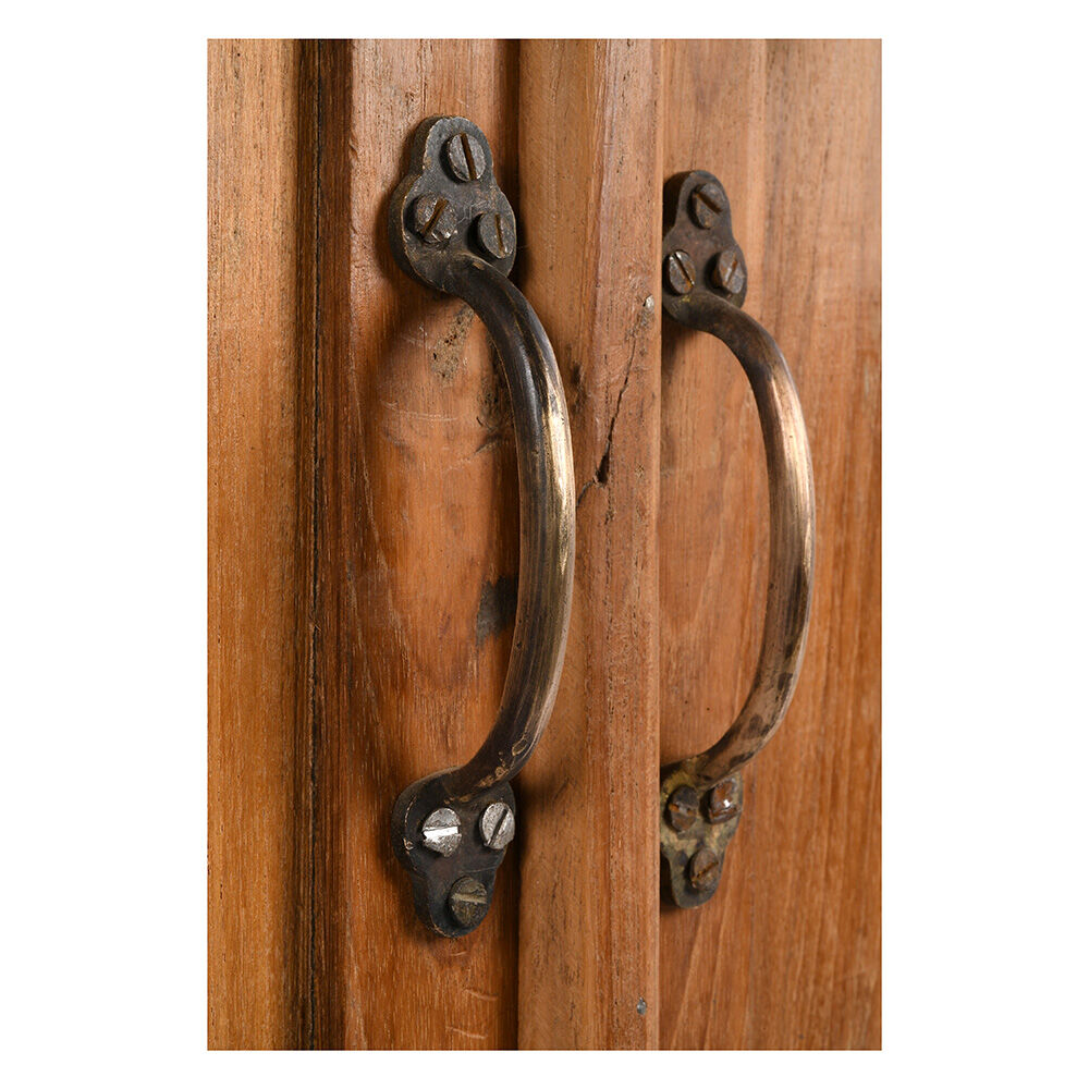 Wooden hotel furniture with 18 lockers and a closet