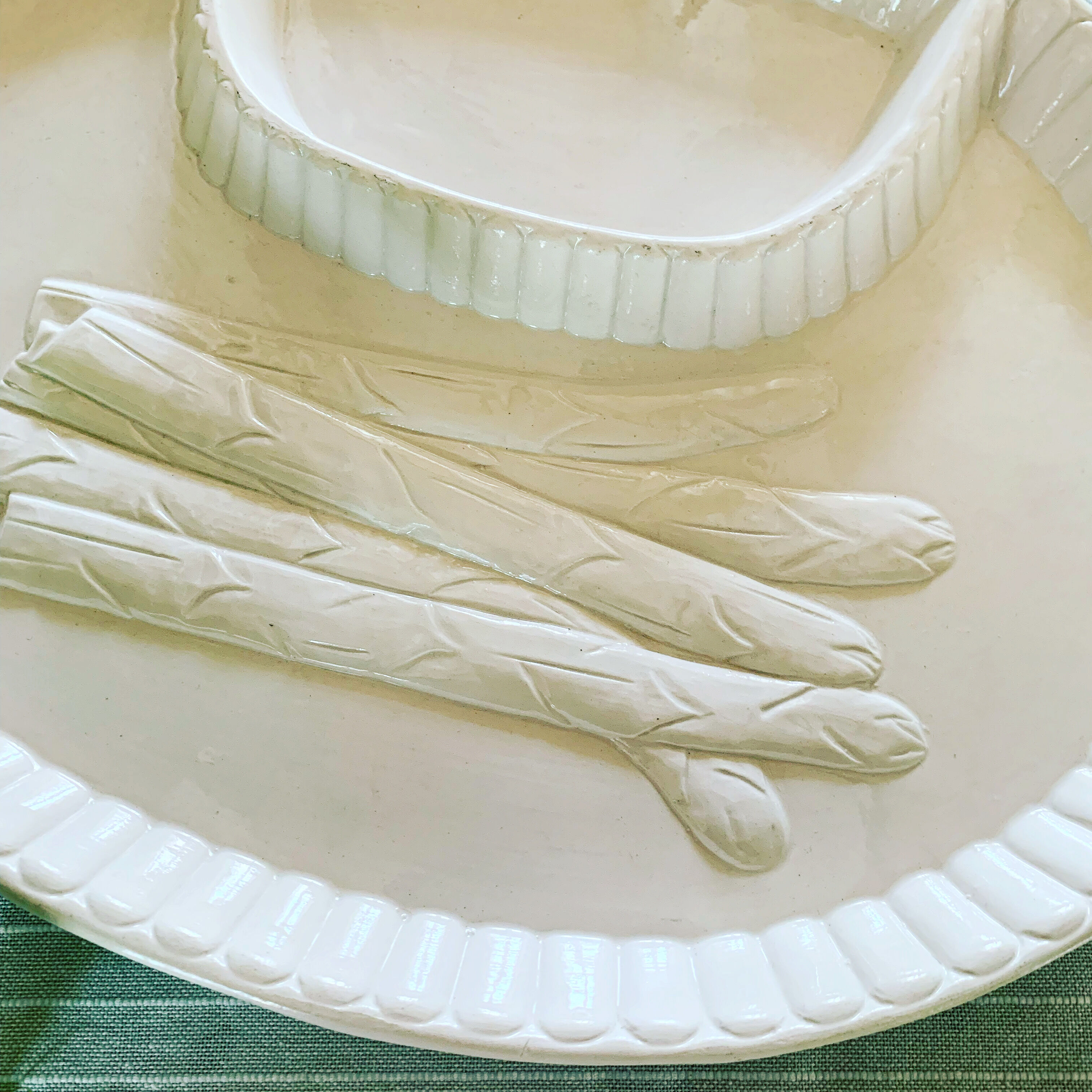 Porcelain asparagus dish