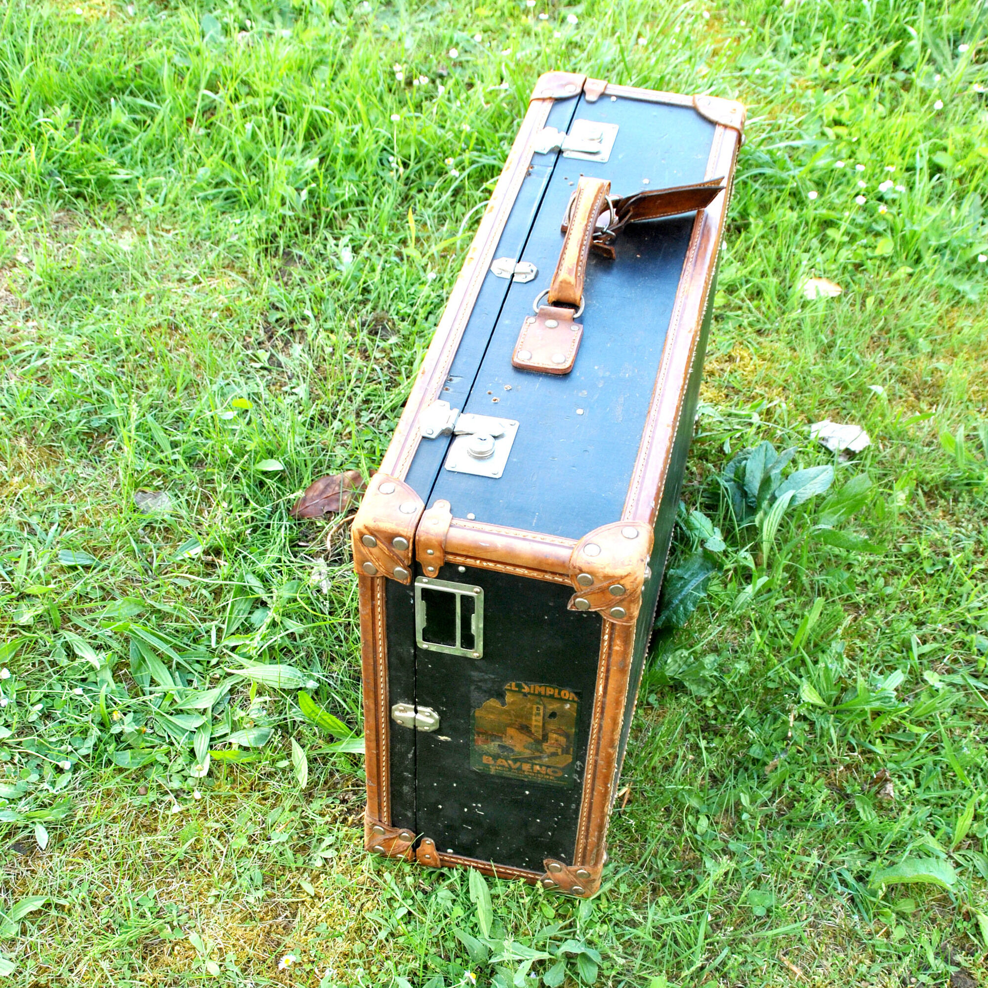 Suitcase old trunk in black coated canvas and wood - handle leather 1900-1920