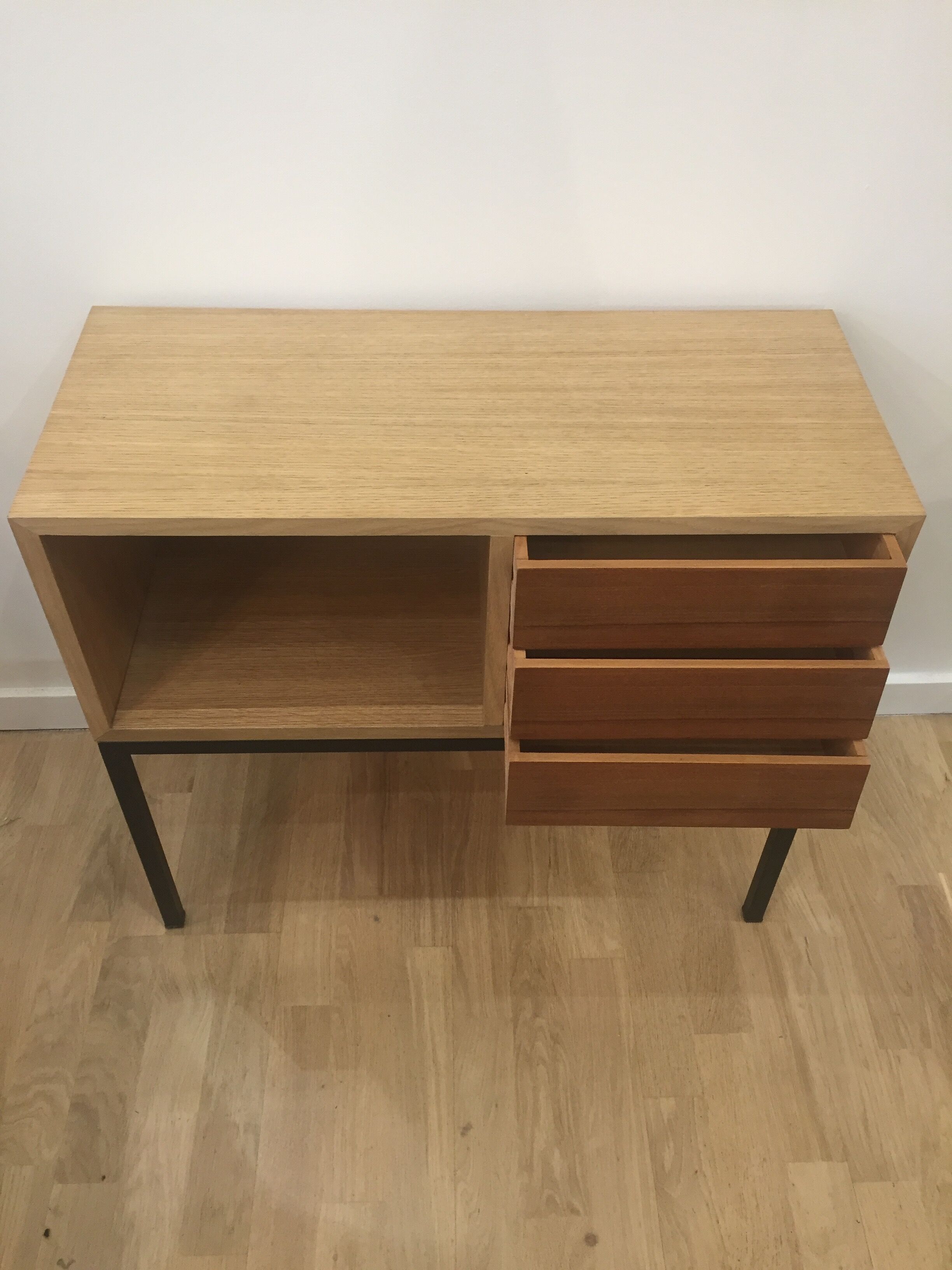 Meuble d'appoint scandinave