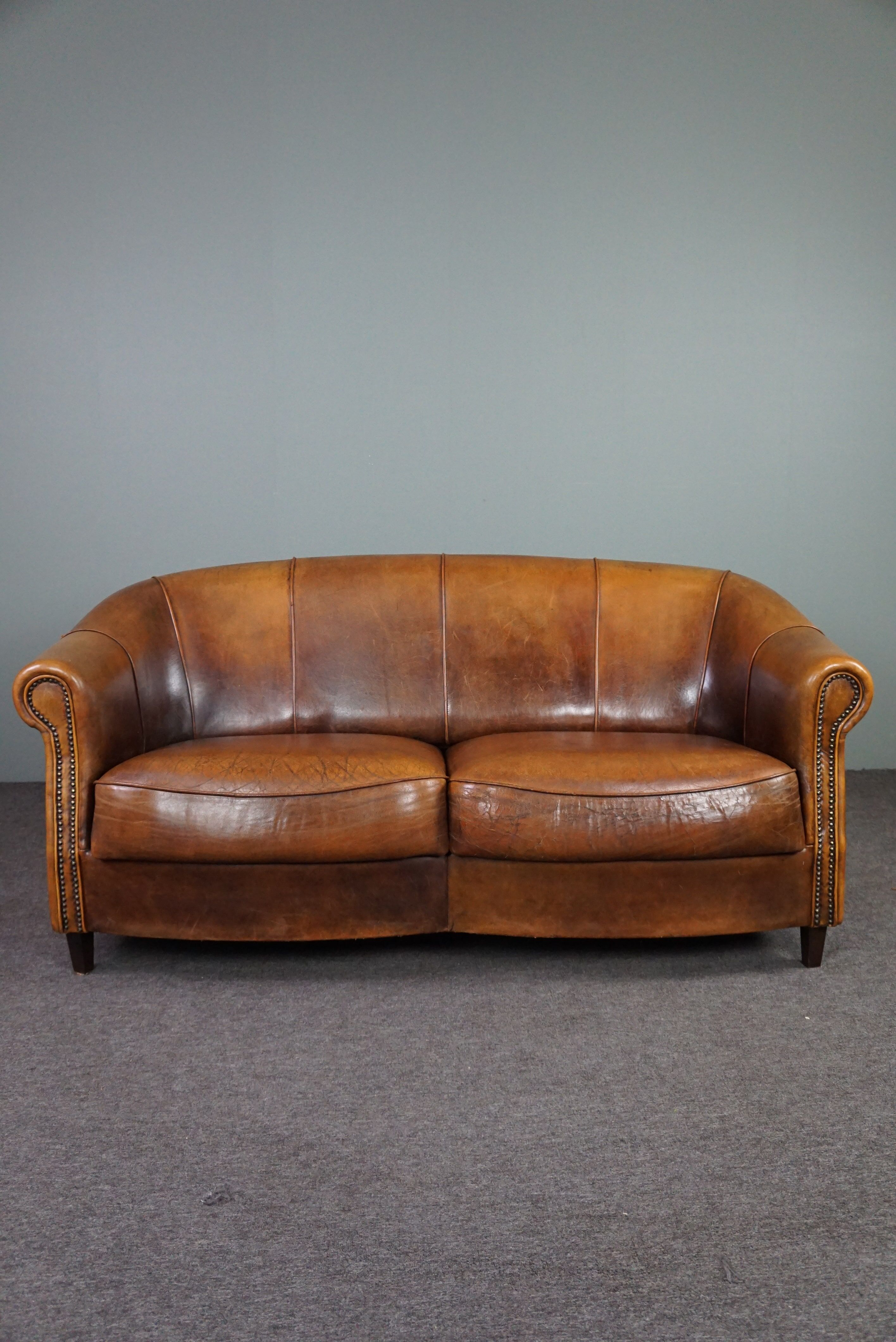 Comfortabele en stoere schapenleren 2 zits bank