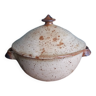 Soup tureen, vegetable dish in Puisaye stoneware signed by Jean-Pierre Prud’homme.