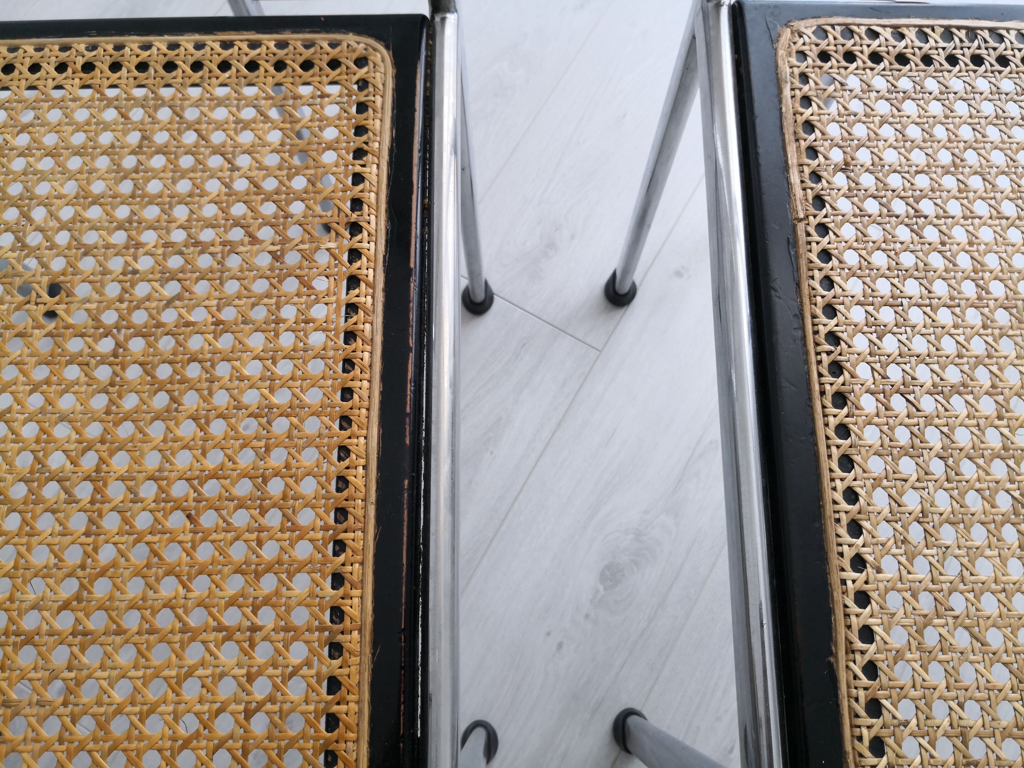 Suite de 4 chaises cannées des années 70/80