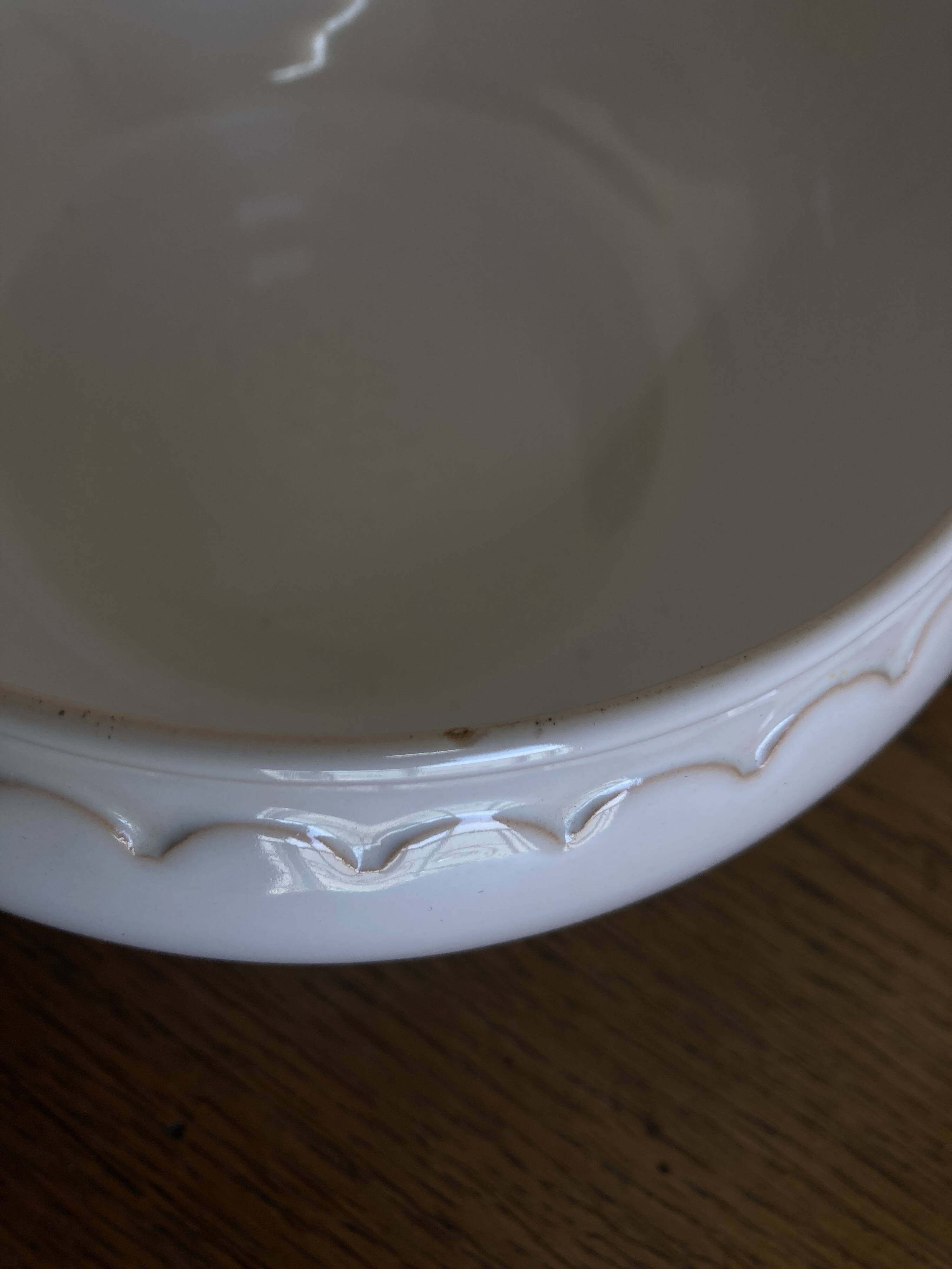 Neo-classical soup tureen with scallops, Gien earthenware, 1970.