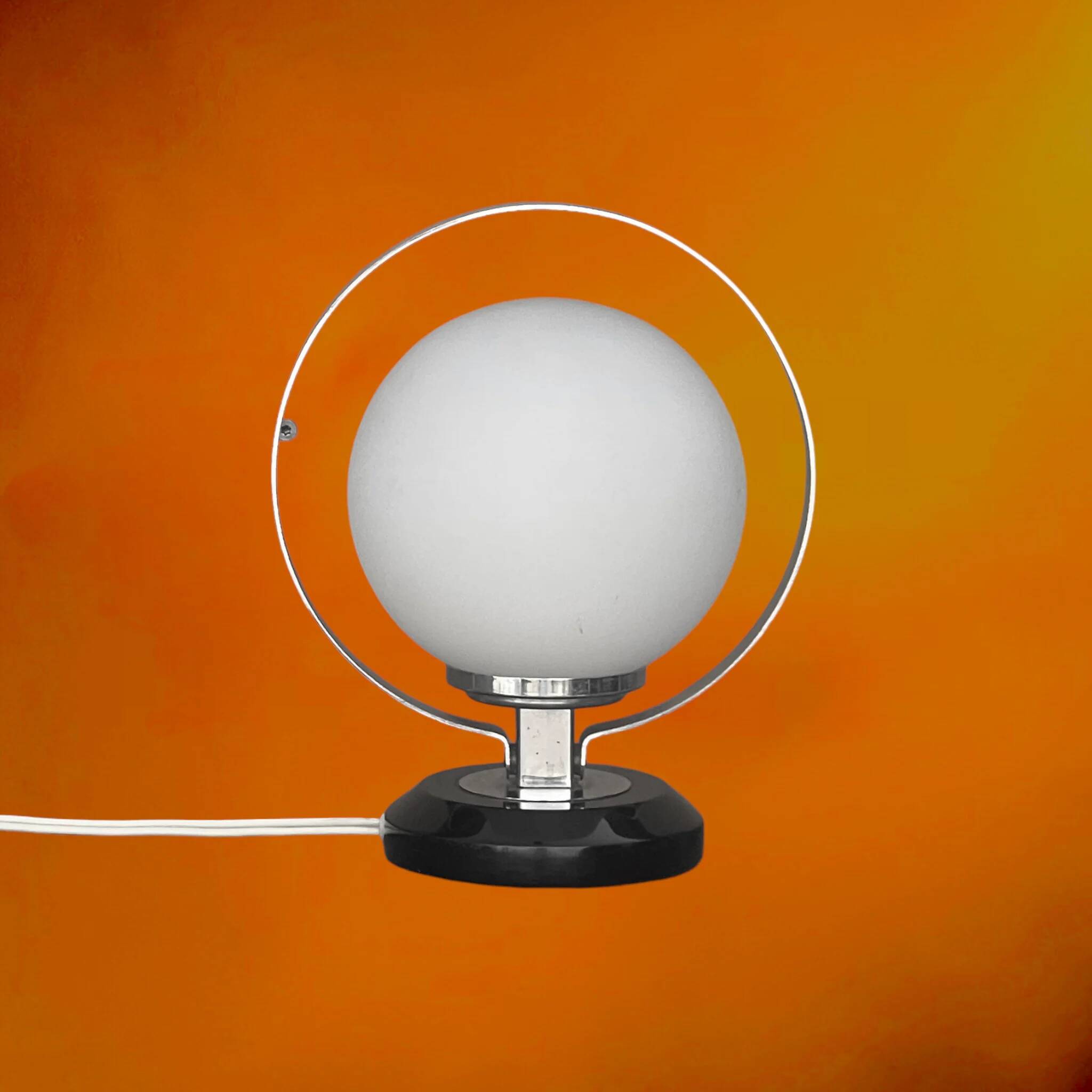 Lampe de table Space Age en opaline et chrome – Années 1970
