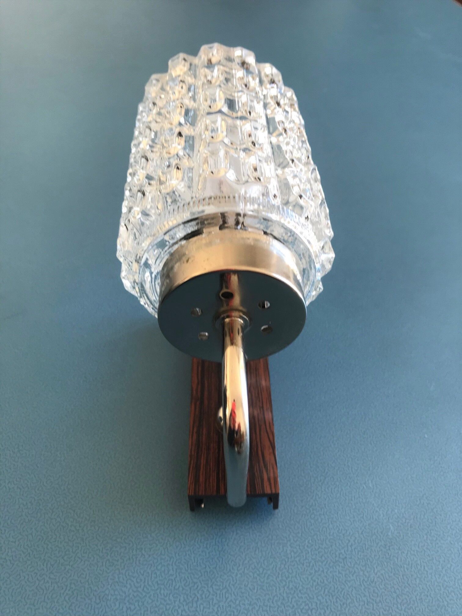 Round wall lamp in molded glass