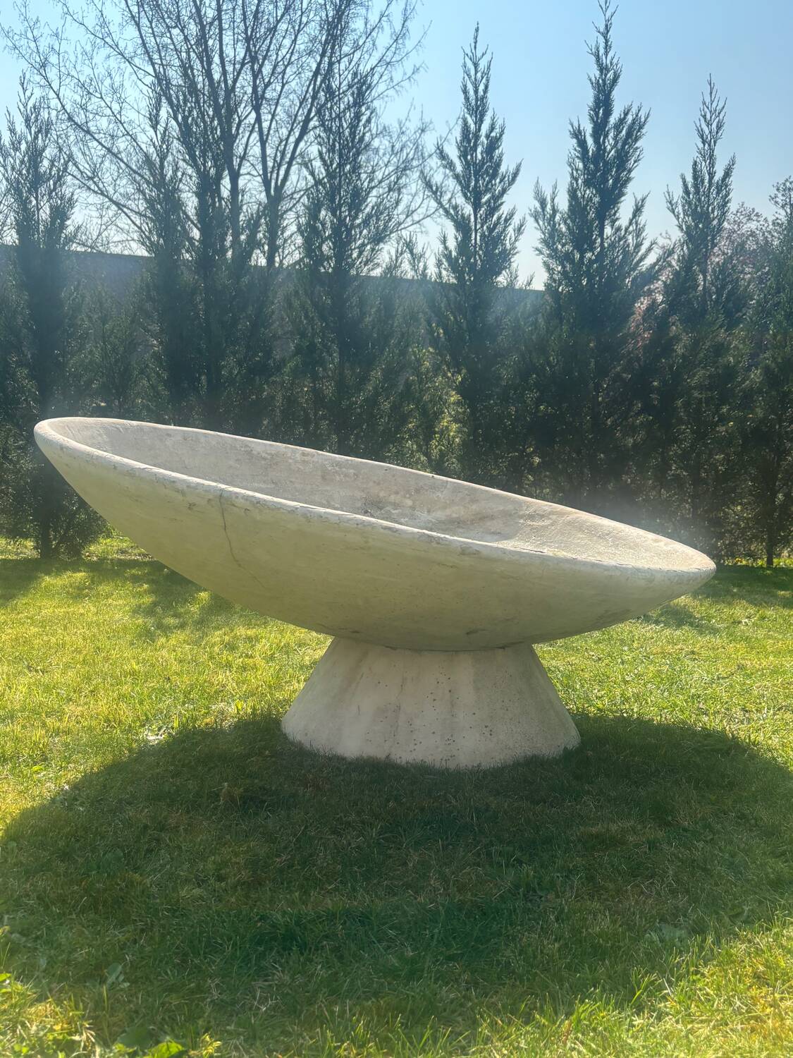 Outdoor planter pot