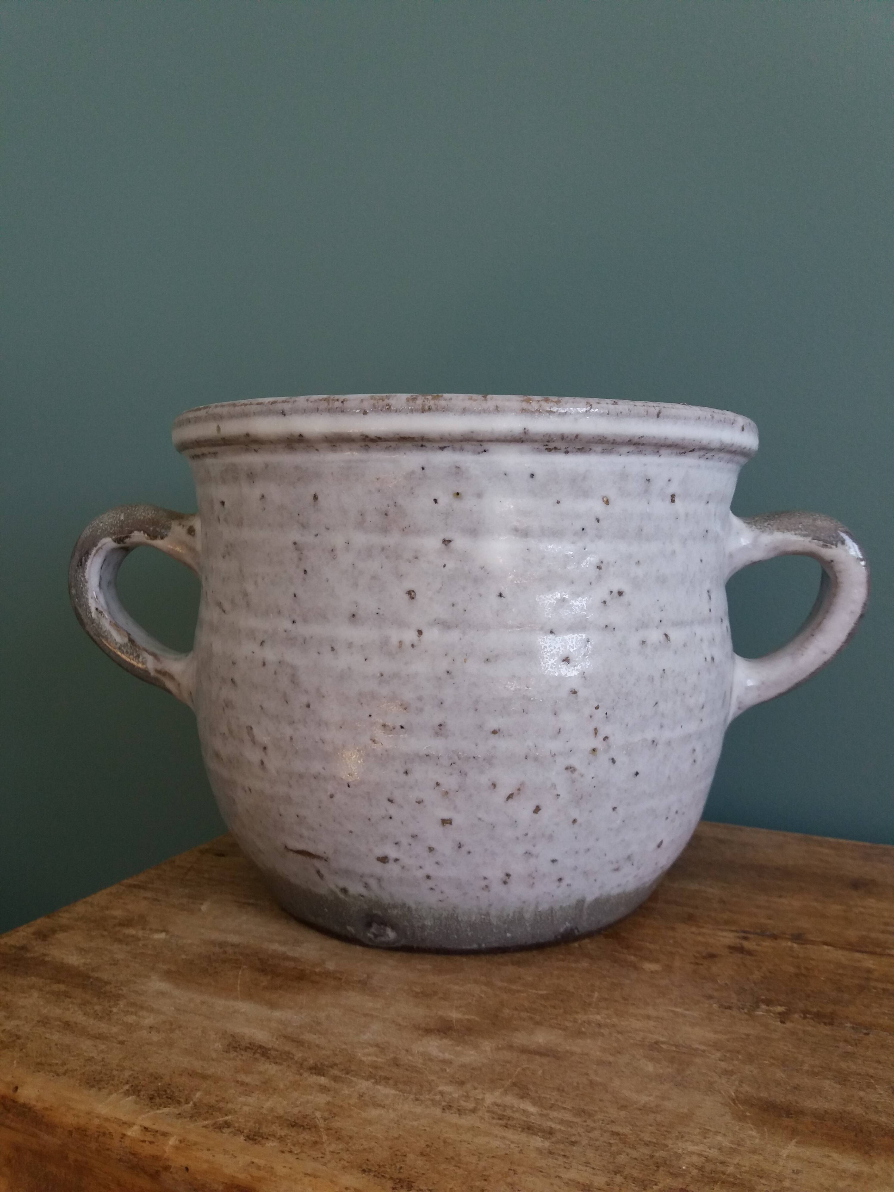 Cache pot The pottery of the Black Valley