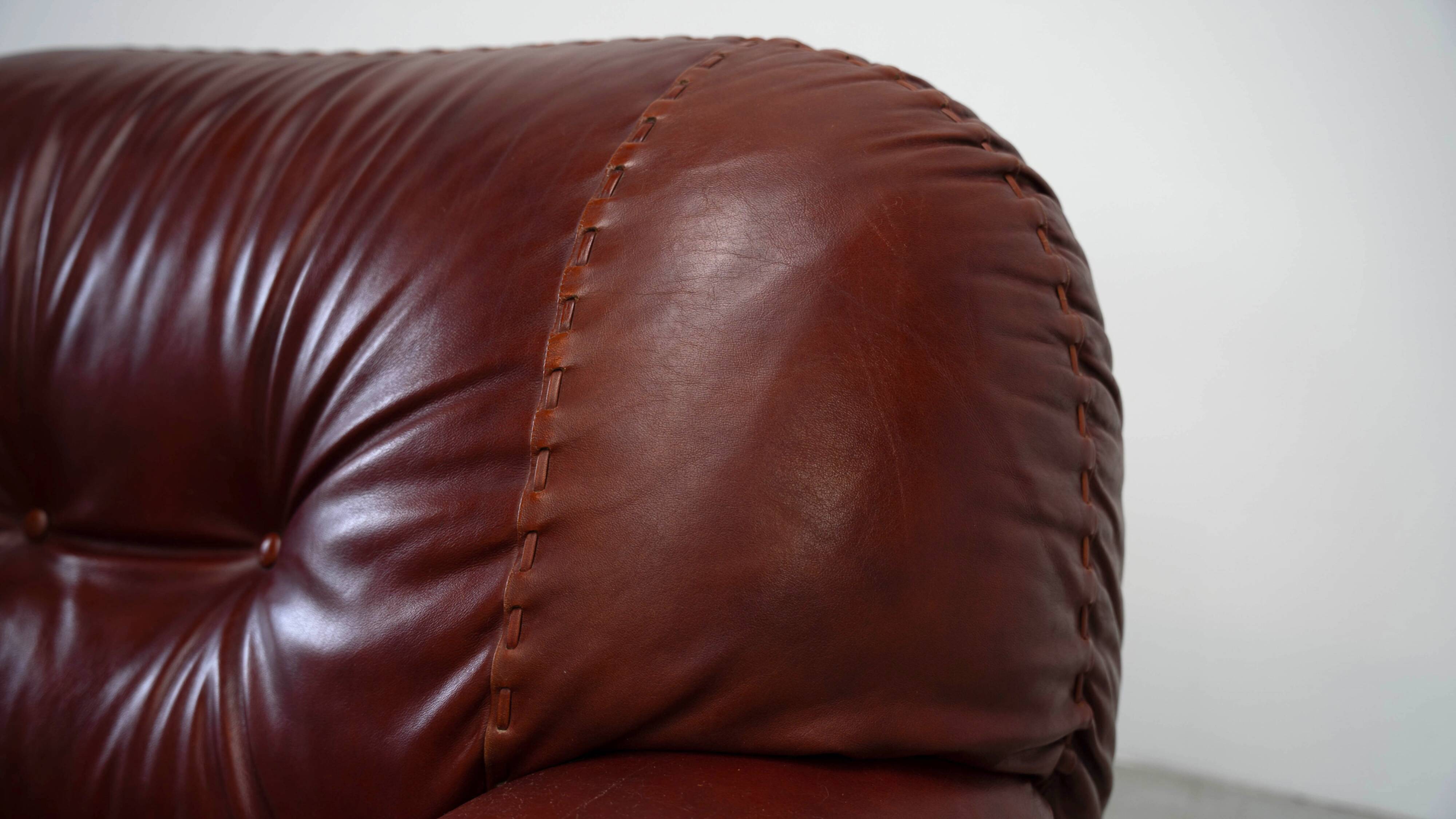 Set of two leather Sapporo lounge chairs by Mobil Girgi