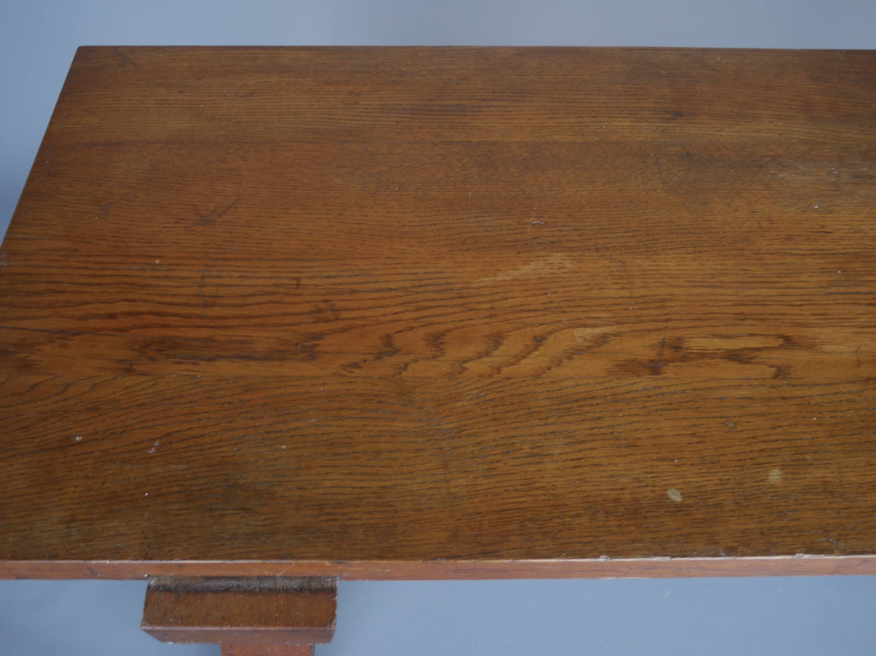 Table brutaliste en chêne massif