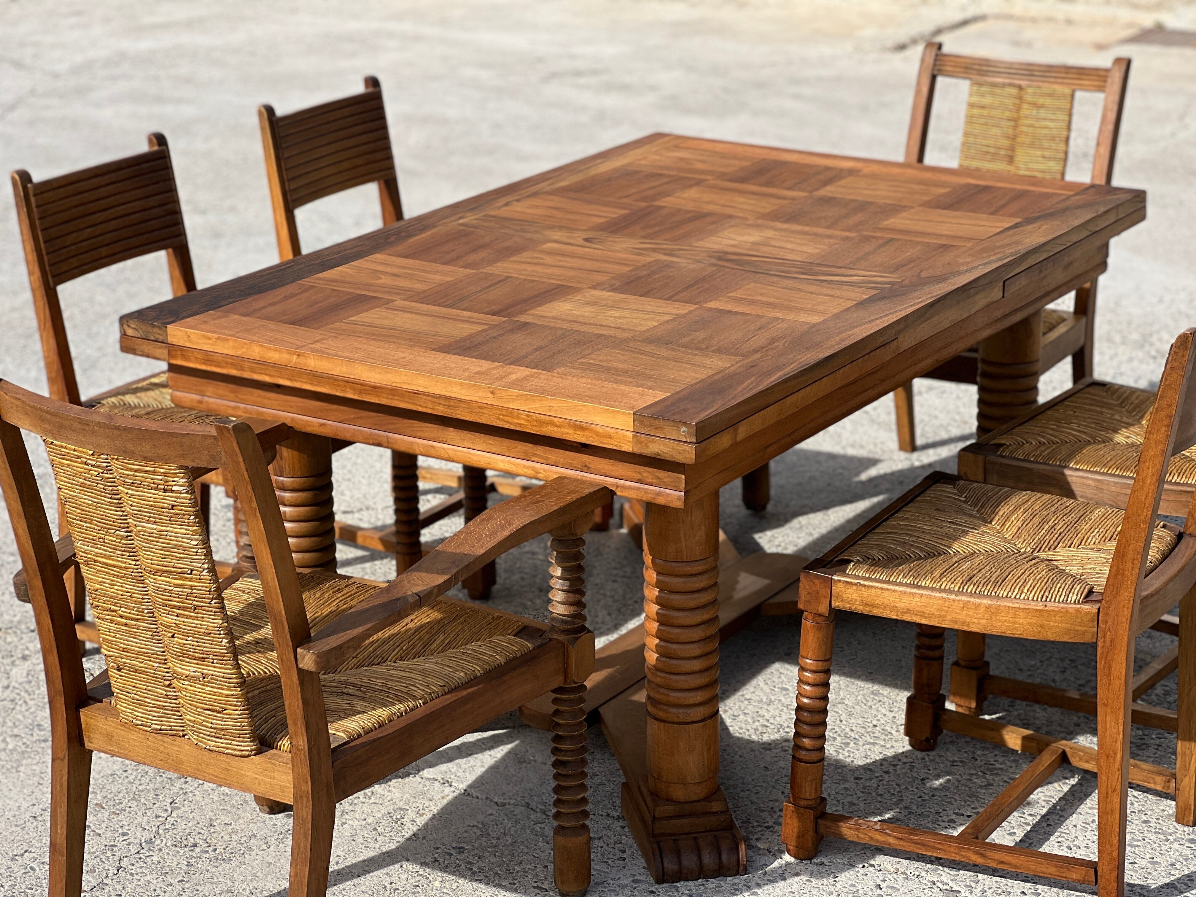 Set table and 4 chairs in walnut 1940