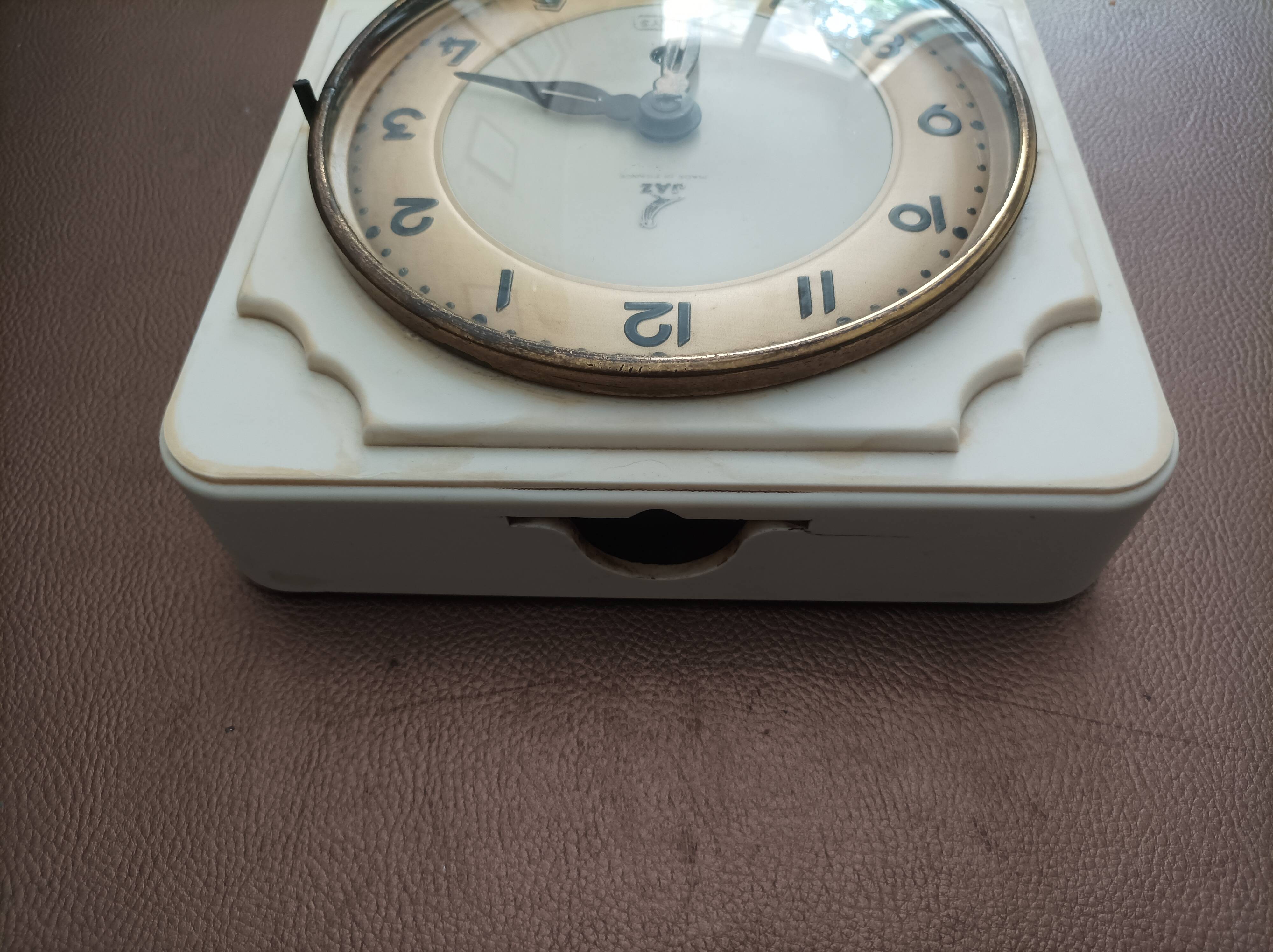 Old Jaz wall clock Mechanical watchmaking Bakelite Glass