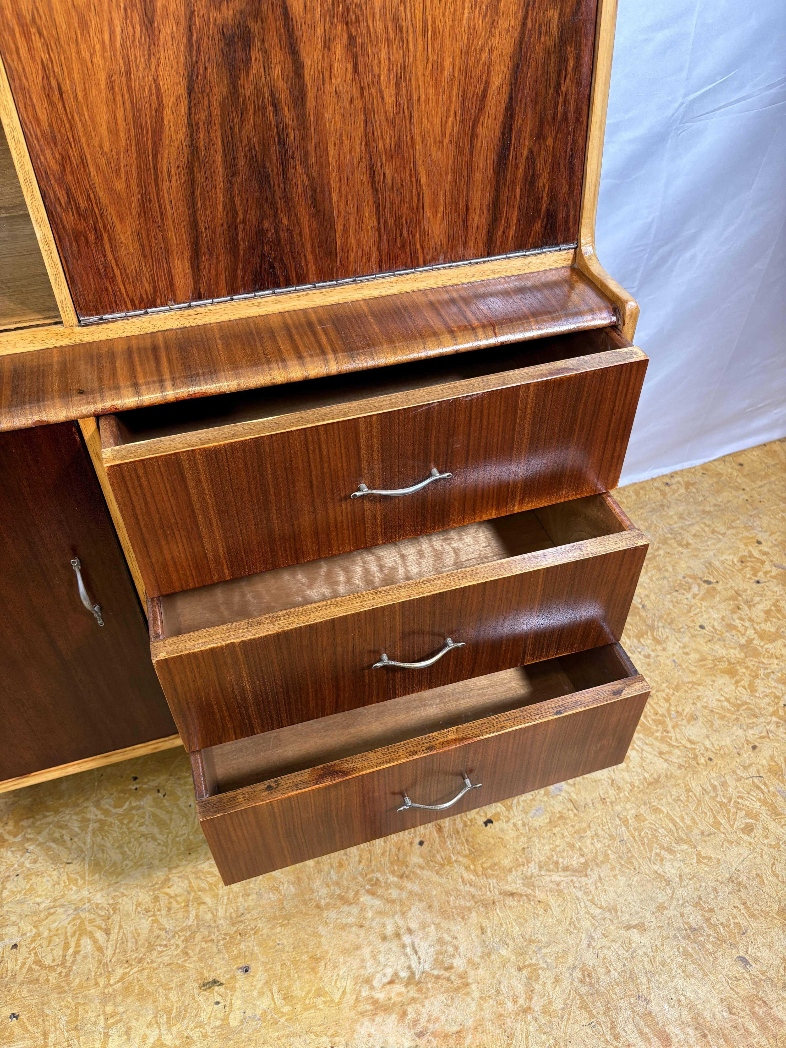 Bureau bibliothèque en teck rétro des années 60 (environ 1960) Un meuble fantastique et polyvalent