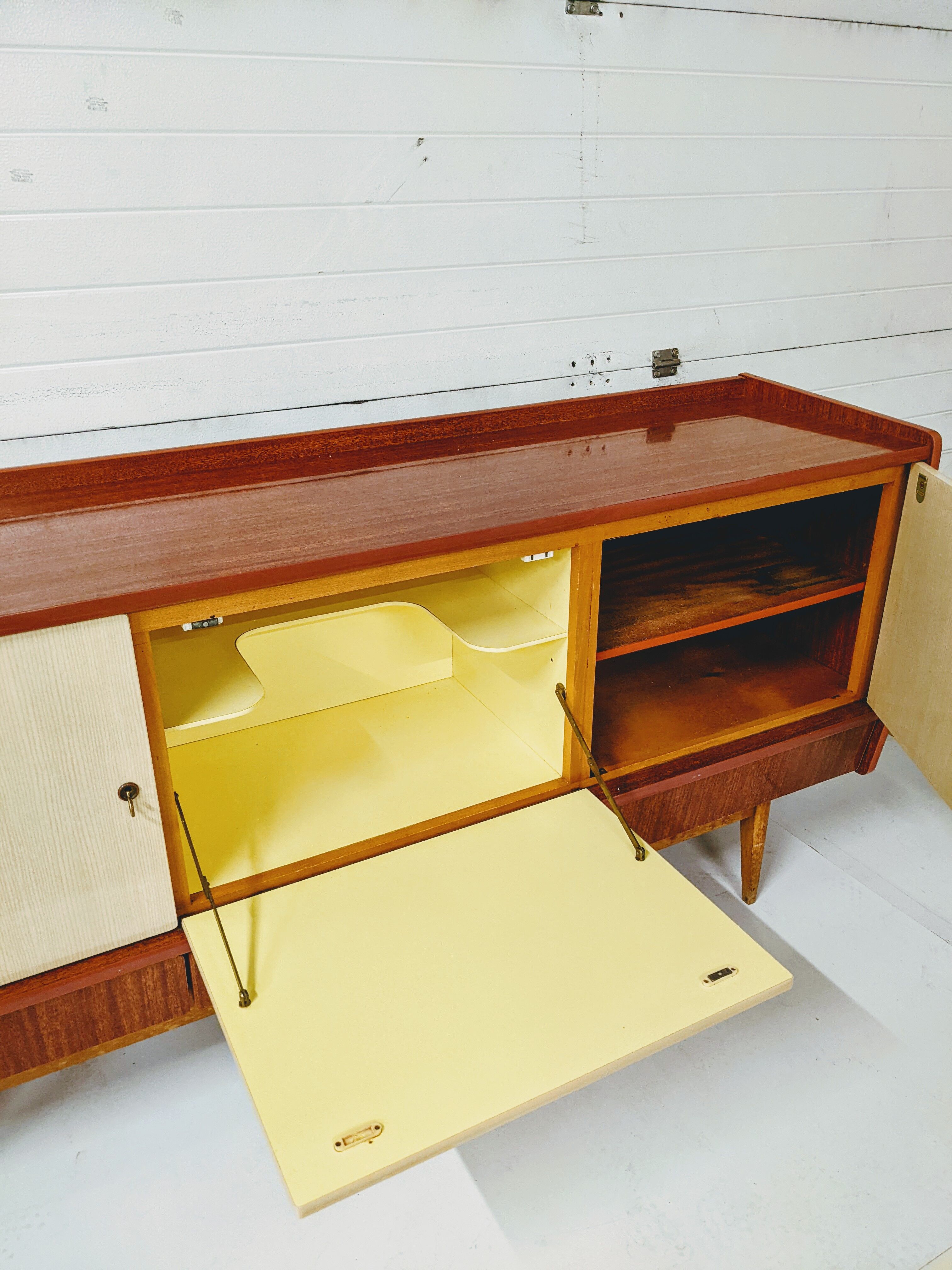 Vintage row in lacquered wood and formica